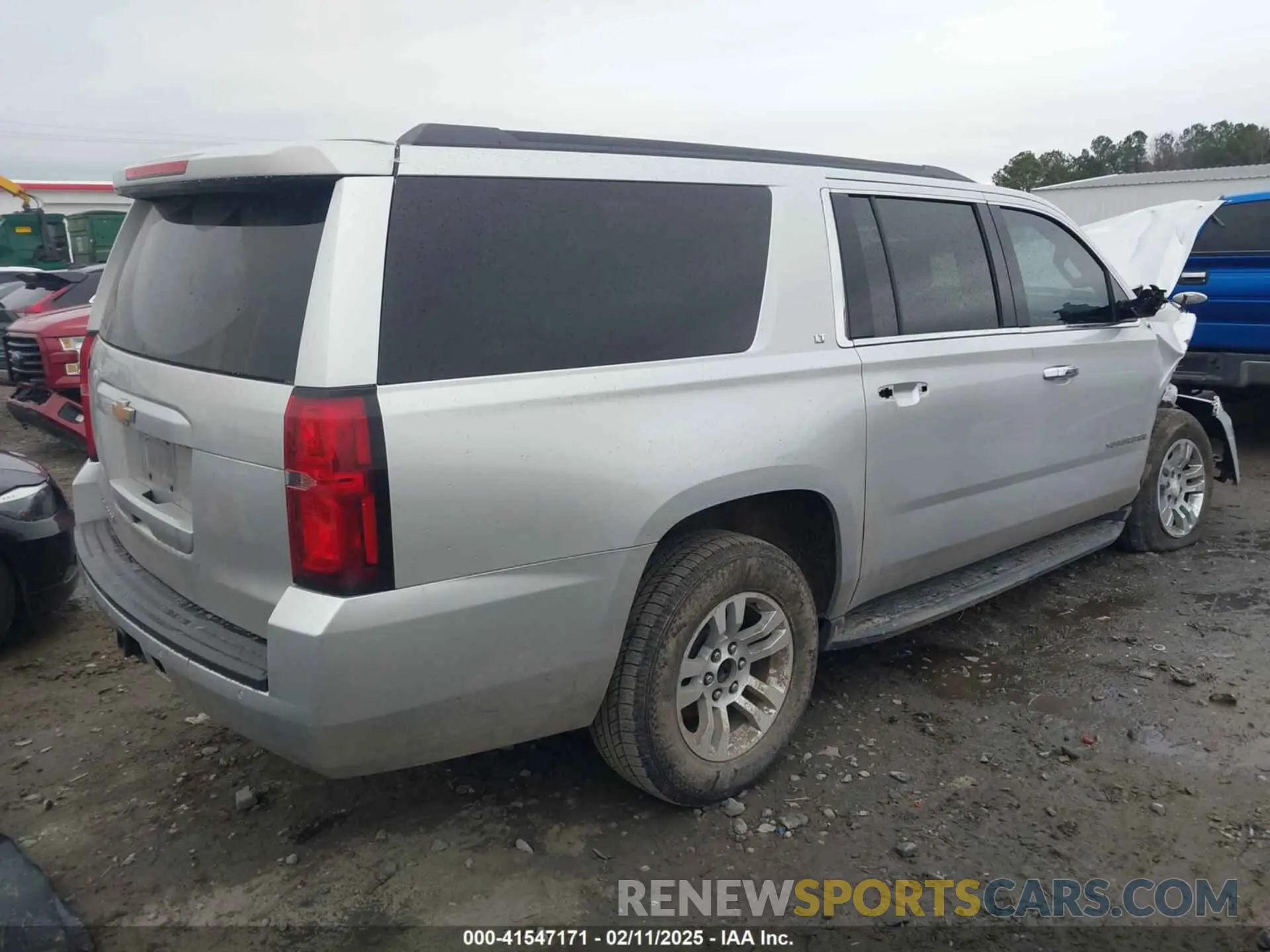 4 fotografías del automóvil dañado 1GNSKHKC6KR278755 CHEVROLET SUBURBAN 2019