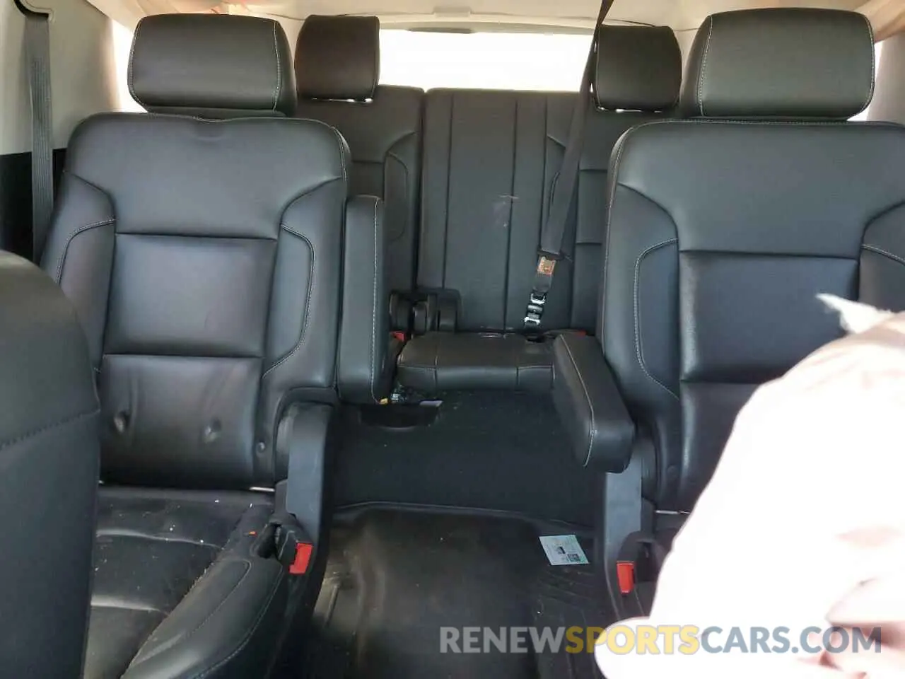 10 fotografías del automóvil dañado 1GNSKHKC6KR283700 CHEVROLET SUBURBAN 2019