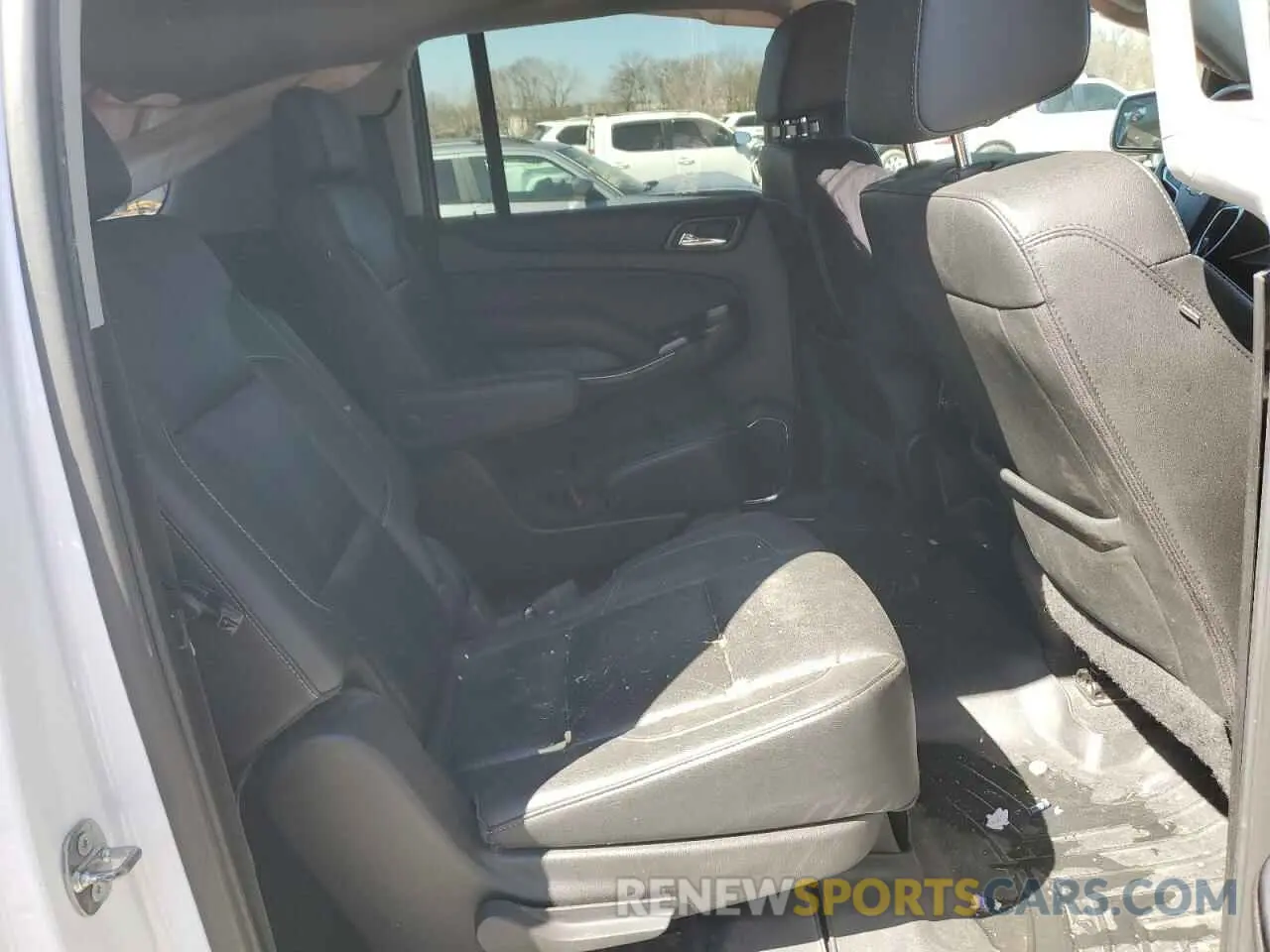 11 fotografías del automóvil dañado 1GNSKHKC6KR283700 CHEVROLET SUBURBAN 2019