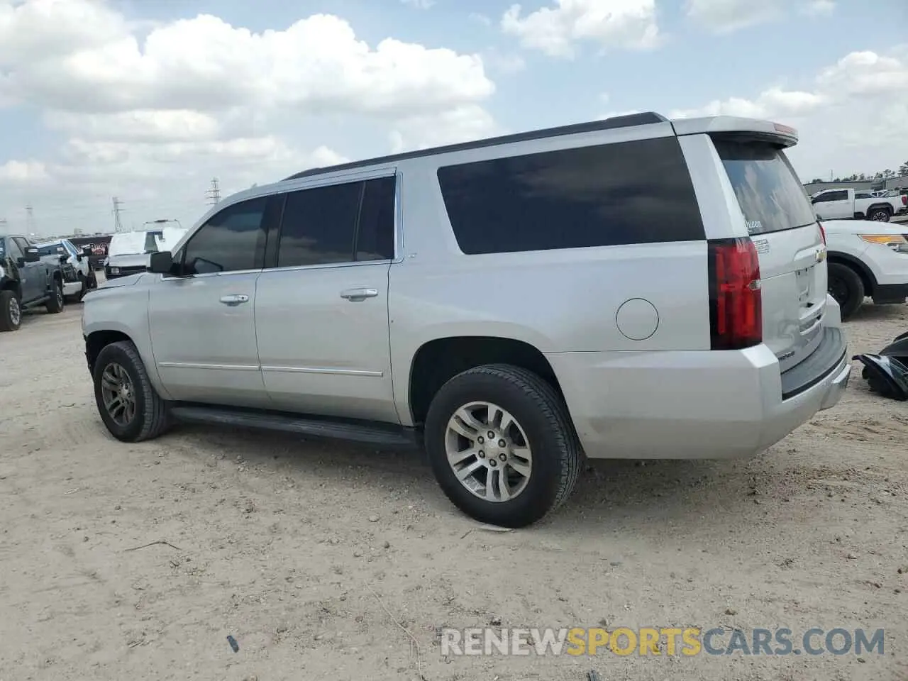 2 fotografías del automóvil dañado 1GNSKHKC6KR335214 CHEVROLET SUBURBAN 2019