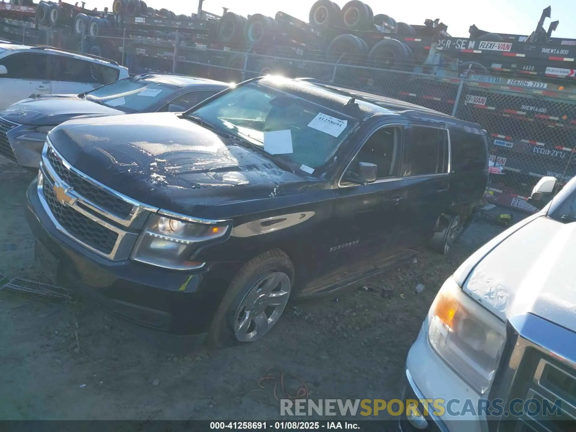 2 fotografías del automóvil dañado 1GNSKHKC7KR163906 CHEVROLET SUBURBAN 2019