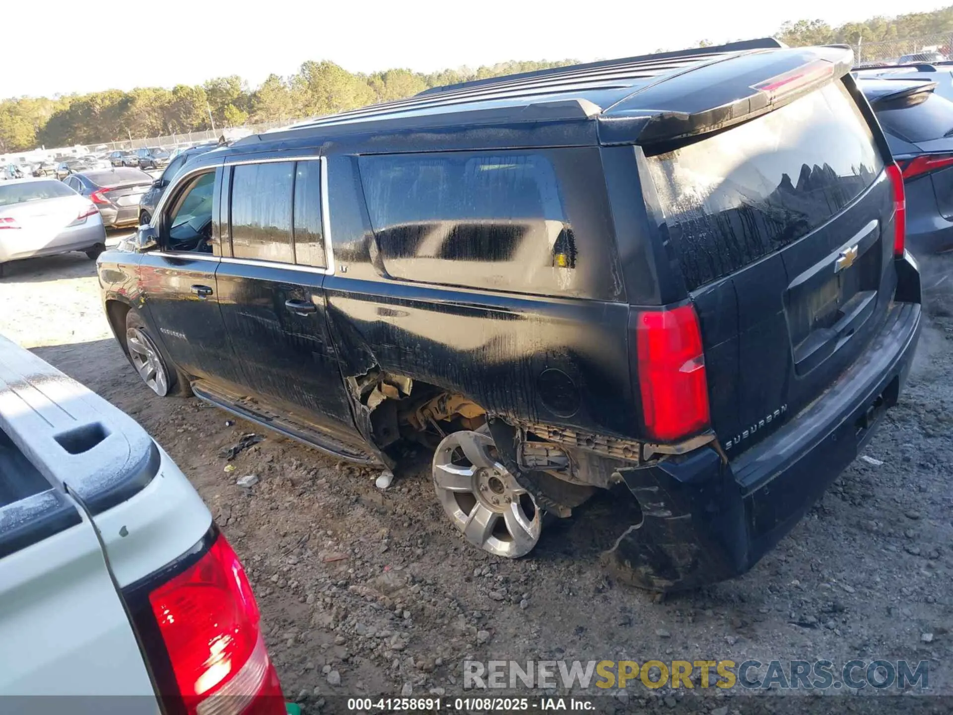 3 fotografías del automóvil dañado 1GNSKHKC7KR163906 CHEVROLET SUBURBAN 2019