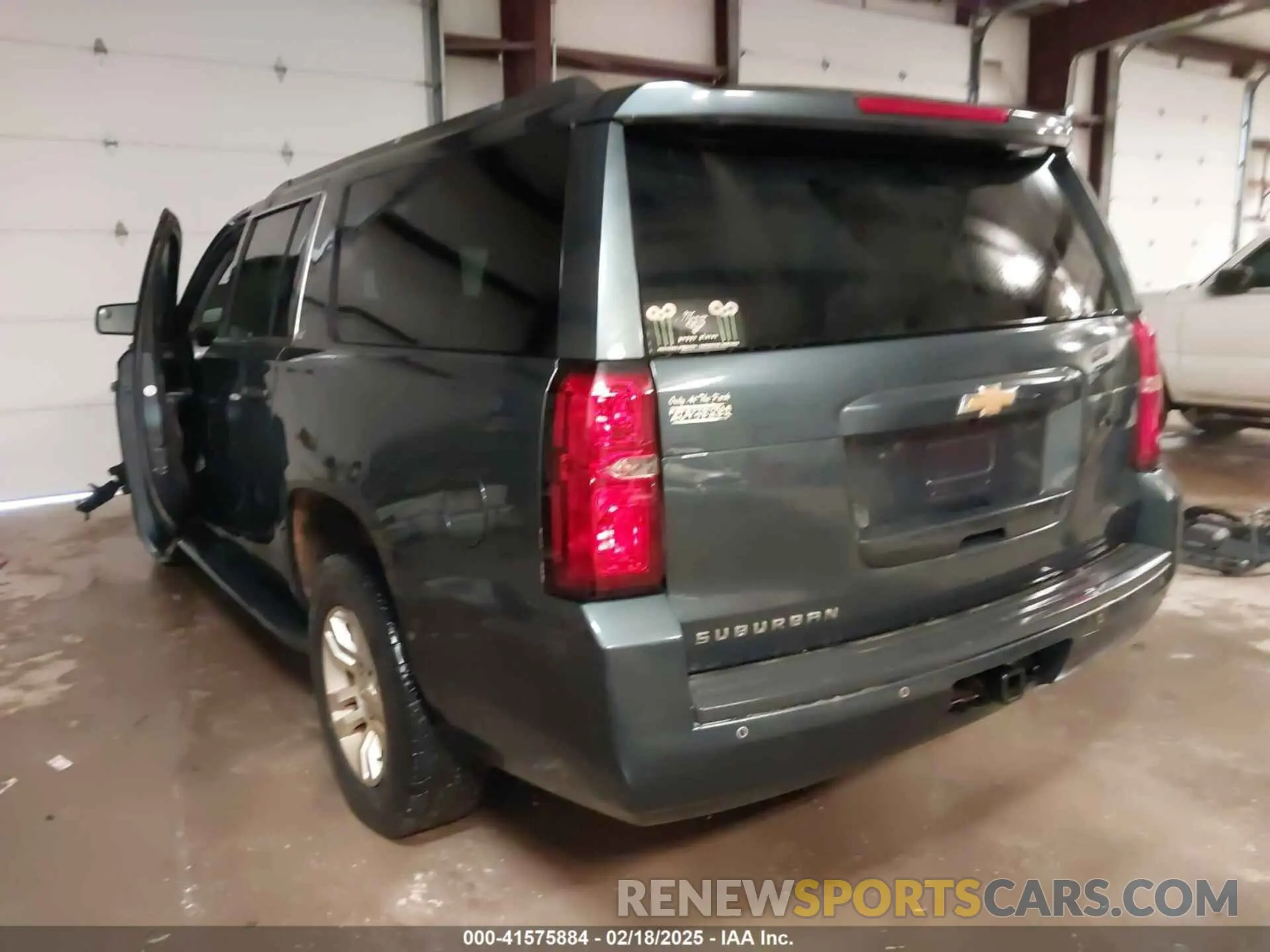 3 fotografías del automóvil dañado 1GNSKHKC7KR166918 CHEVROLET SUBURBAN 2019