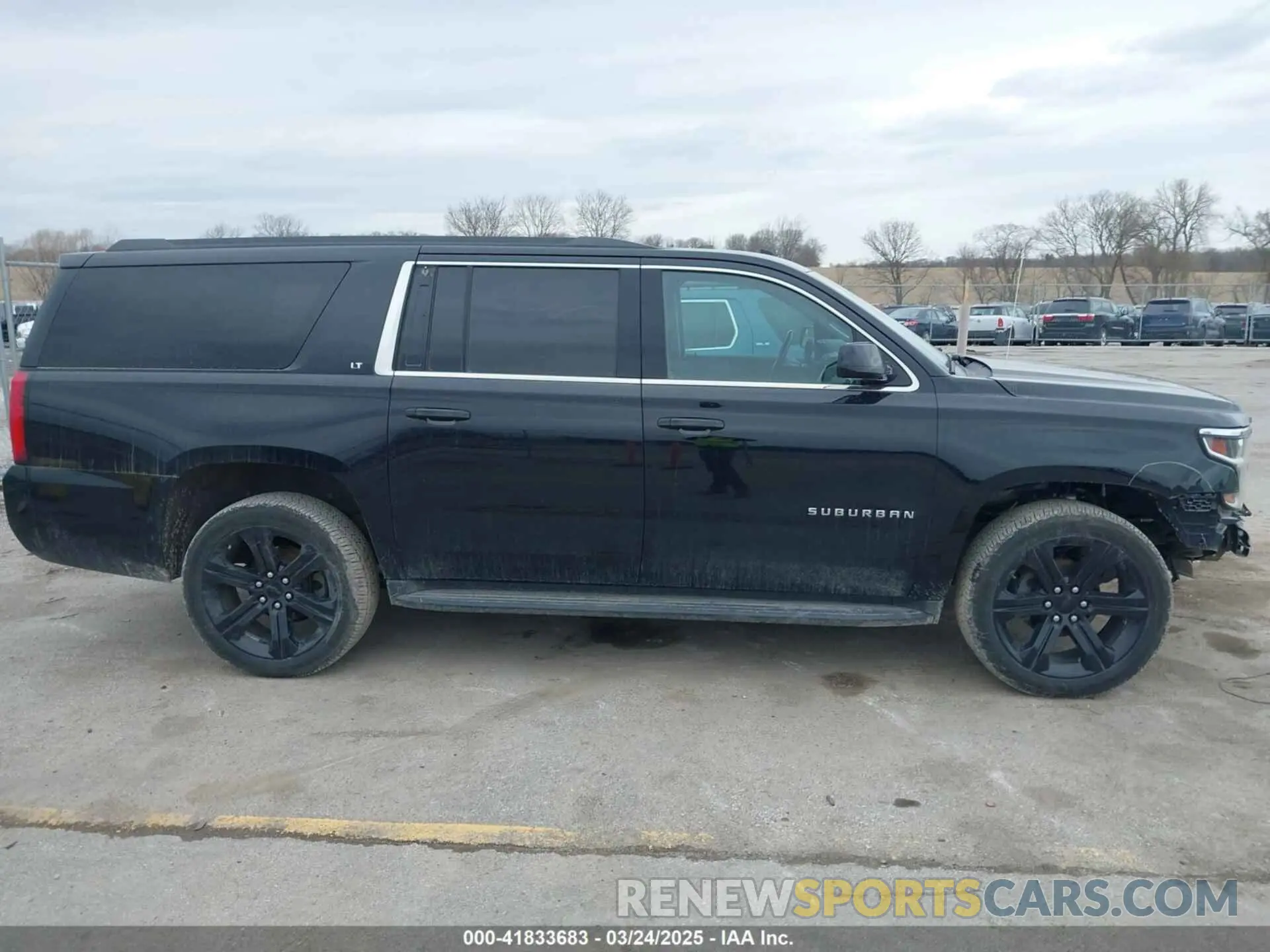 13 fotografías del automóvil dañado 1GNSKHKC7KR192984 CHEVROLET SUBURBAN 2019