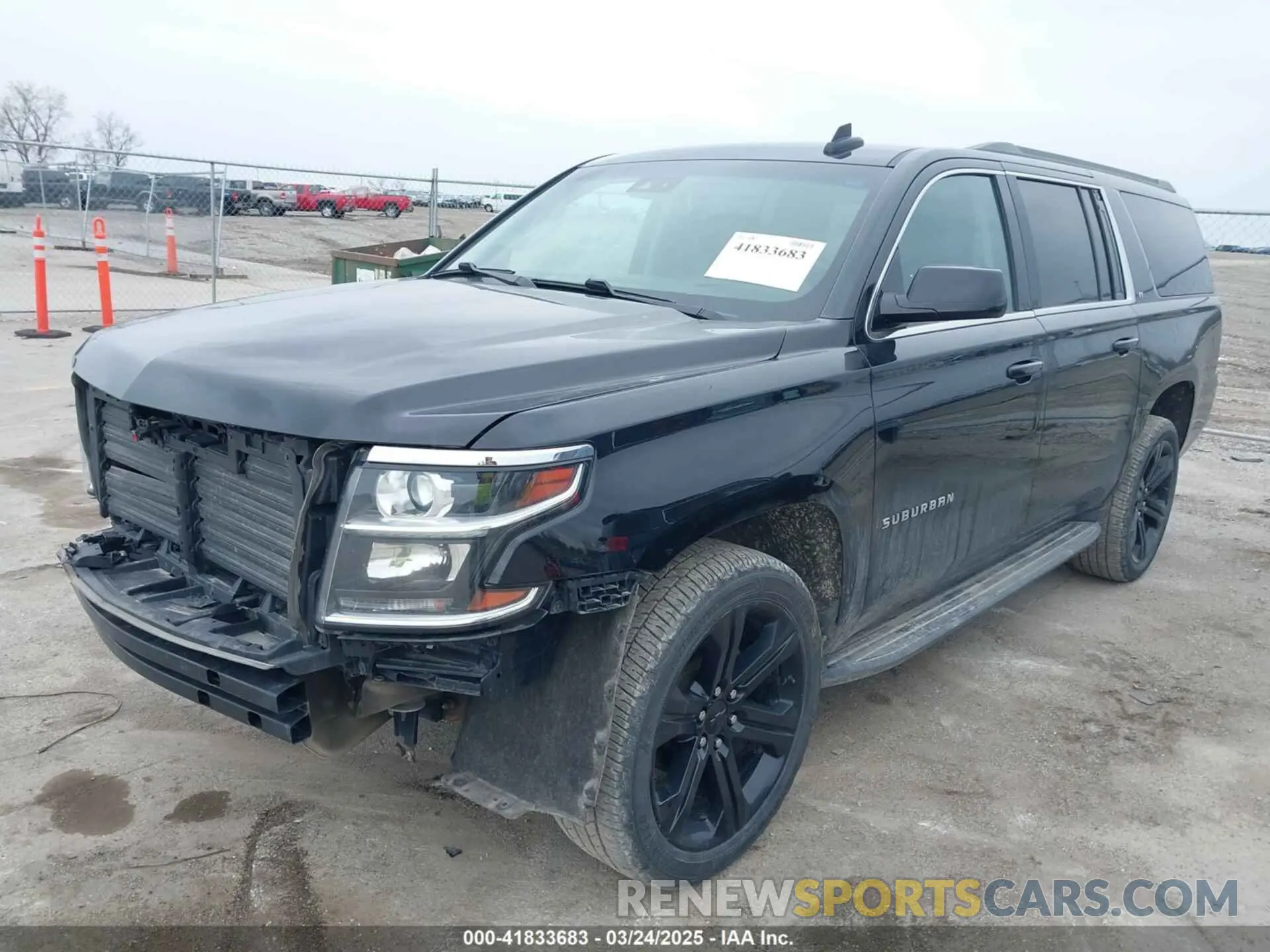 2 fotografías del automóvil dañado 1GNSKHKC7KR192984 CHEVROLET SUBURBAN 2019