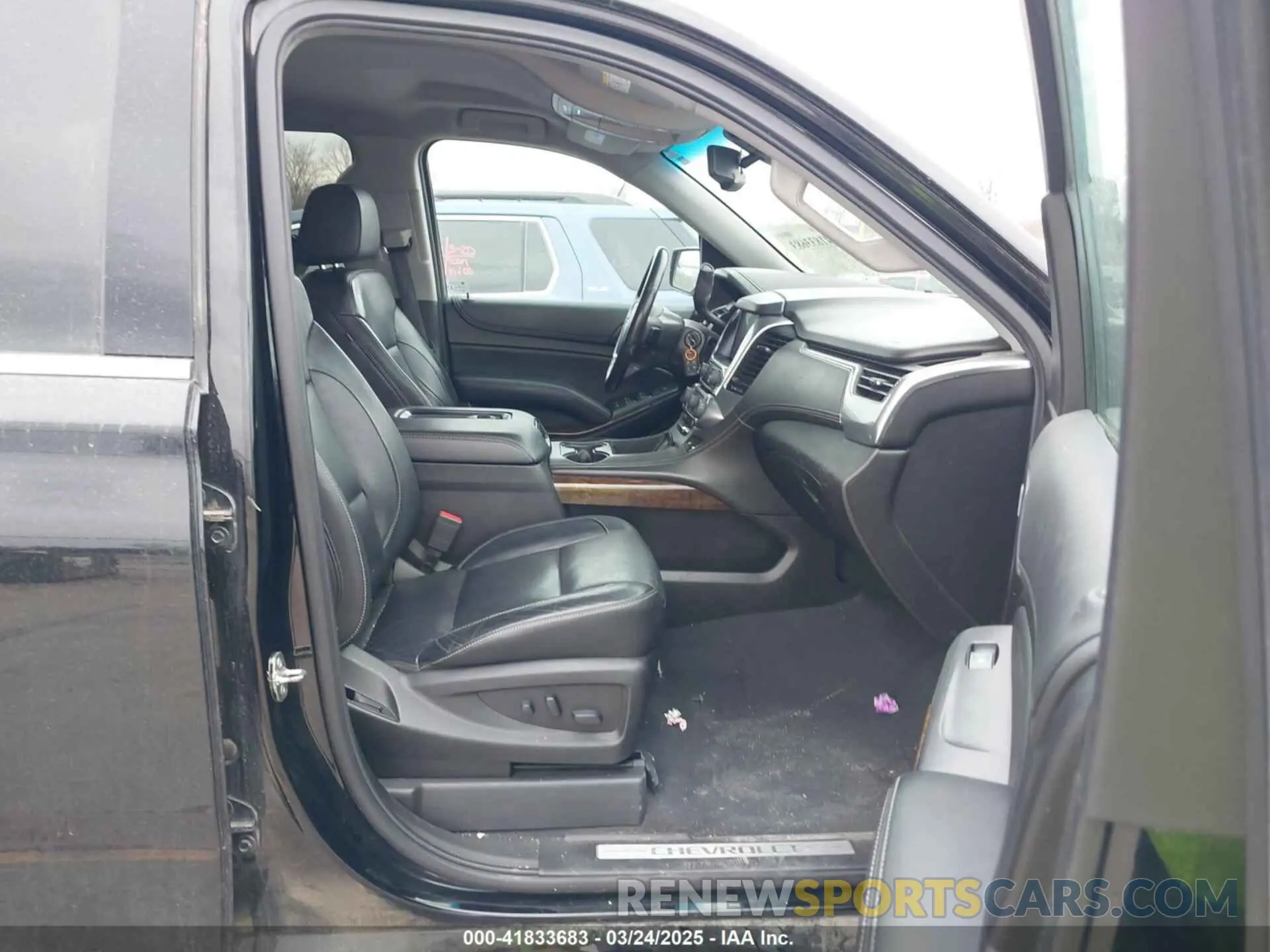 5 fotografías del automóvil dañado 1GNSKHKC7KR192984 CHEVROLET SUBURBAN 2019