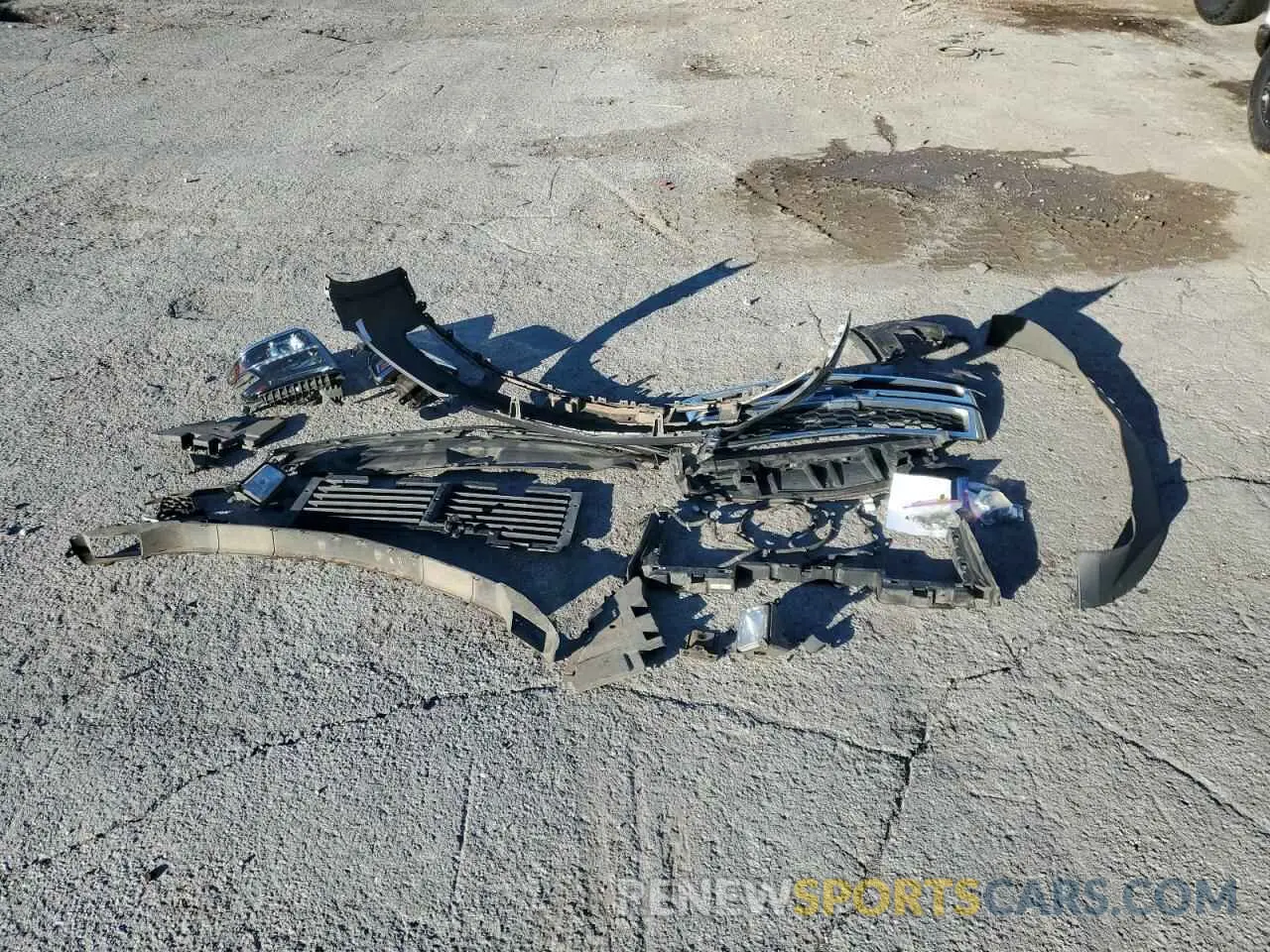 15 fotografías del automóvil dañado 1GNSKHKC8KR167205 CHEVROLET SUBURBAN 2019