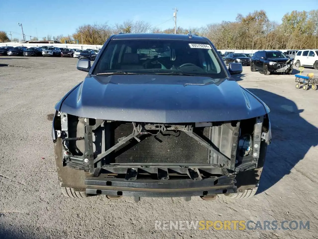 5 fotografías del automóvil dañado 1GNSKHKC8KR167205 CHEVROLET SUBURBAN 2019