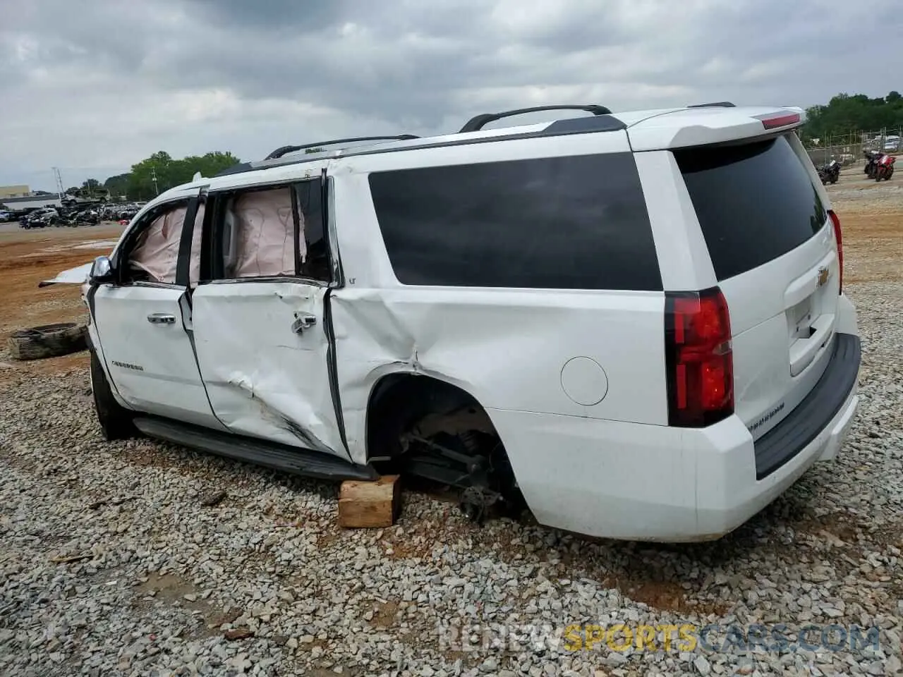 2 fotografías del automóvil dañado 1GNSKHKC9KR186216 CHEVROLET SUBURBAN 2019