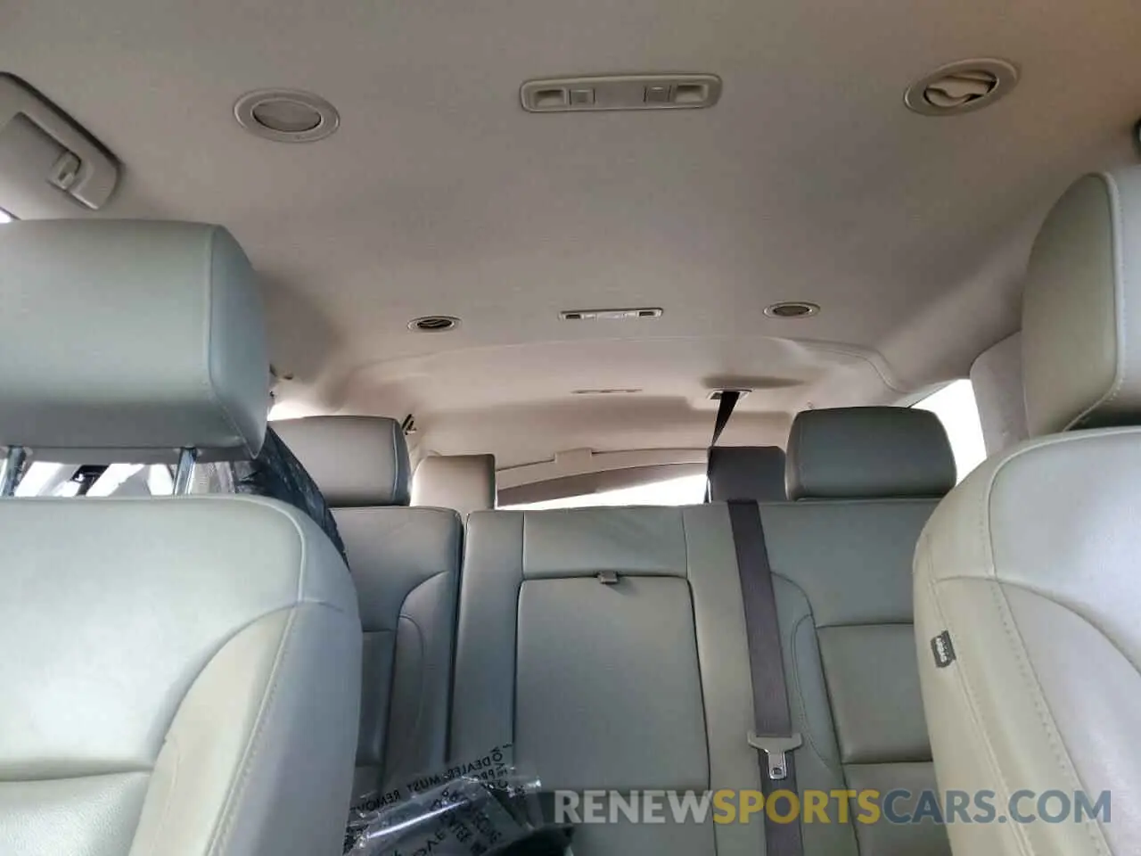 10 fotografías del automóvil dañado 1GNSKHKCXKR119530 CHEVROLET SUBURBAN 2019