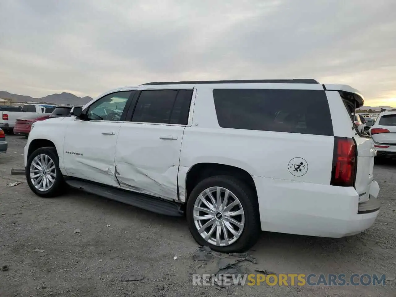 2 fotografías del automóvil dañado 1GNSKHKCXKR119530 CHEVROLET SUBURBAN 2019