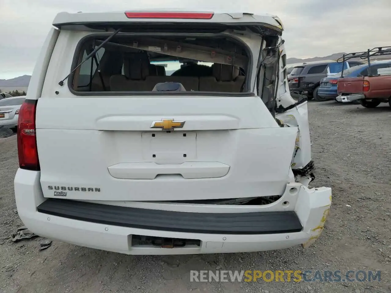 6 fotografías del automóvil dañado 1GNSKHKCXKR119530 CHEVROLET SUBURBAN 2019