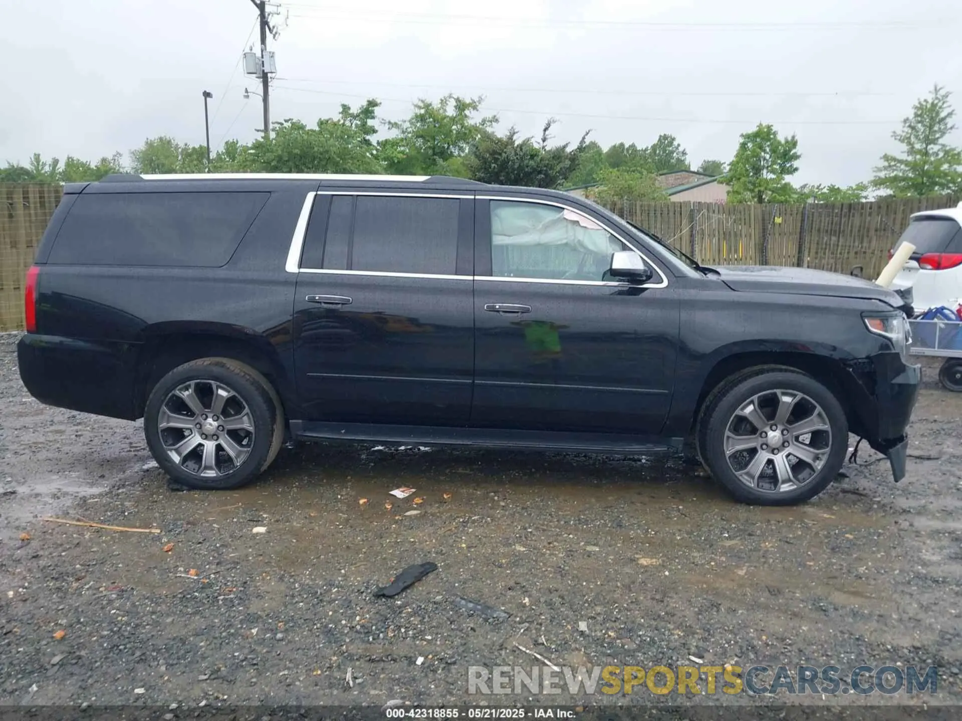 13 fotografías del automóvil dañado 1GNSKJKC1KR147532 CHEVROLET SUBURBAN 2019