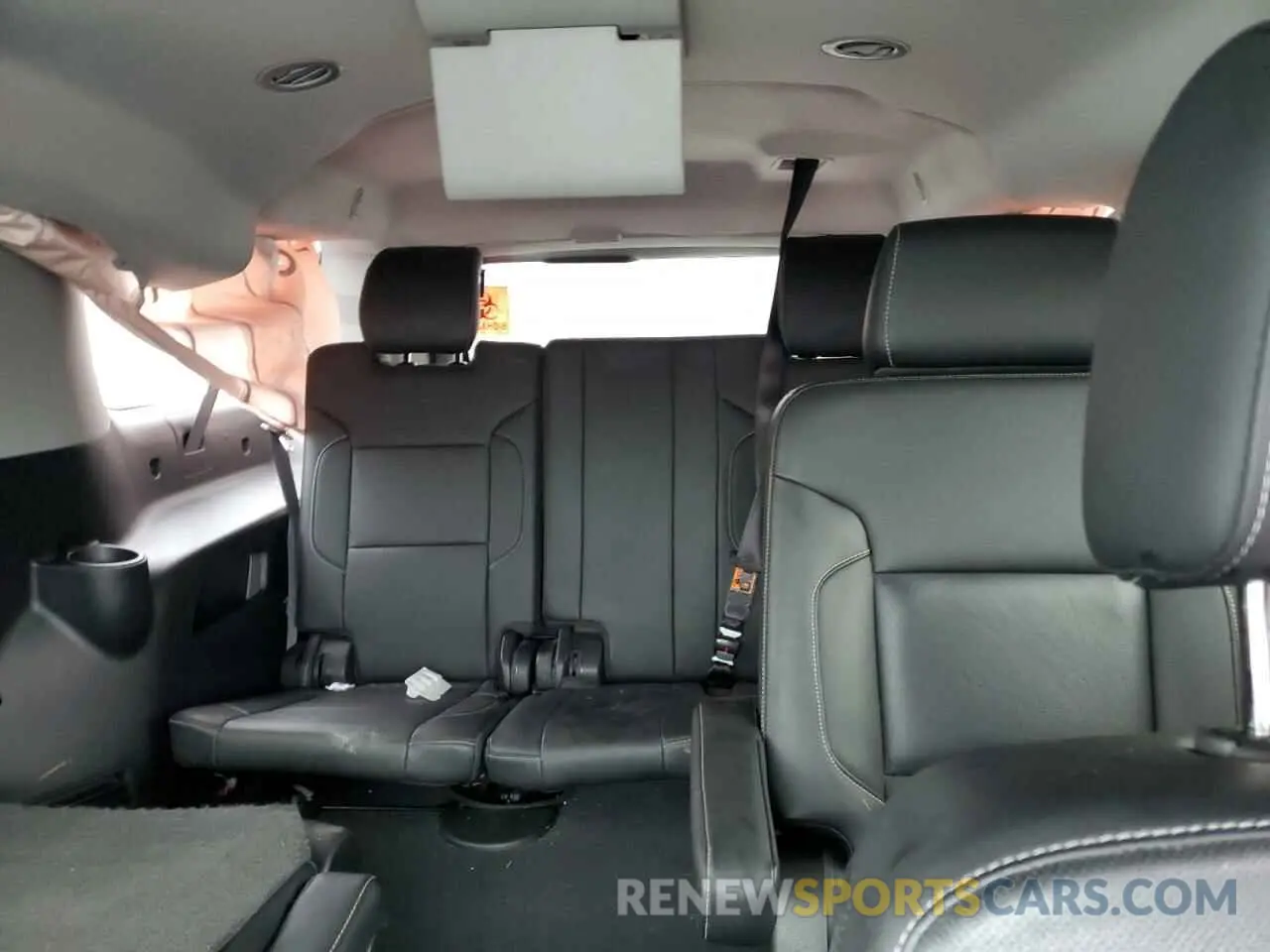 10 fotografías del automóvil dañado 1GNSKJKC8KR386432 CHEVROLET SUBURBAN 2019