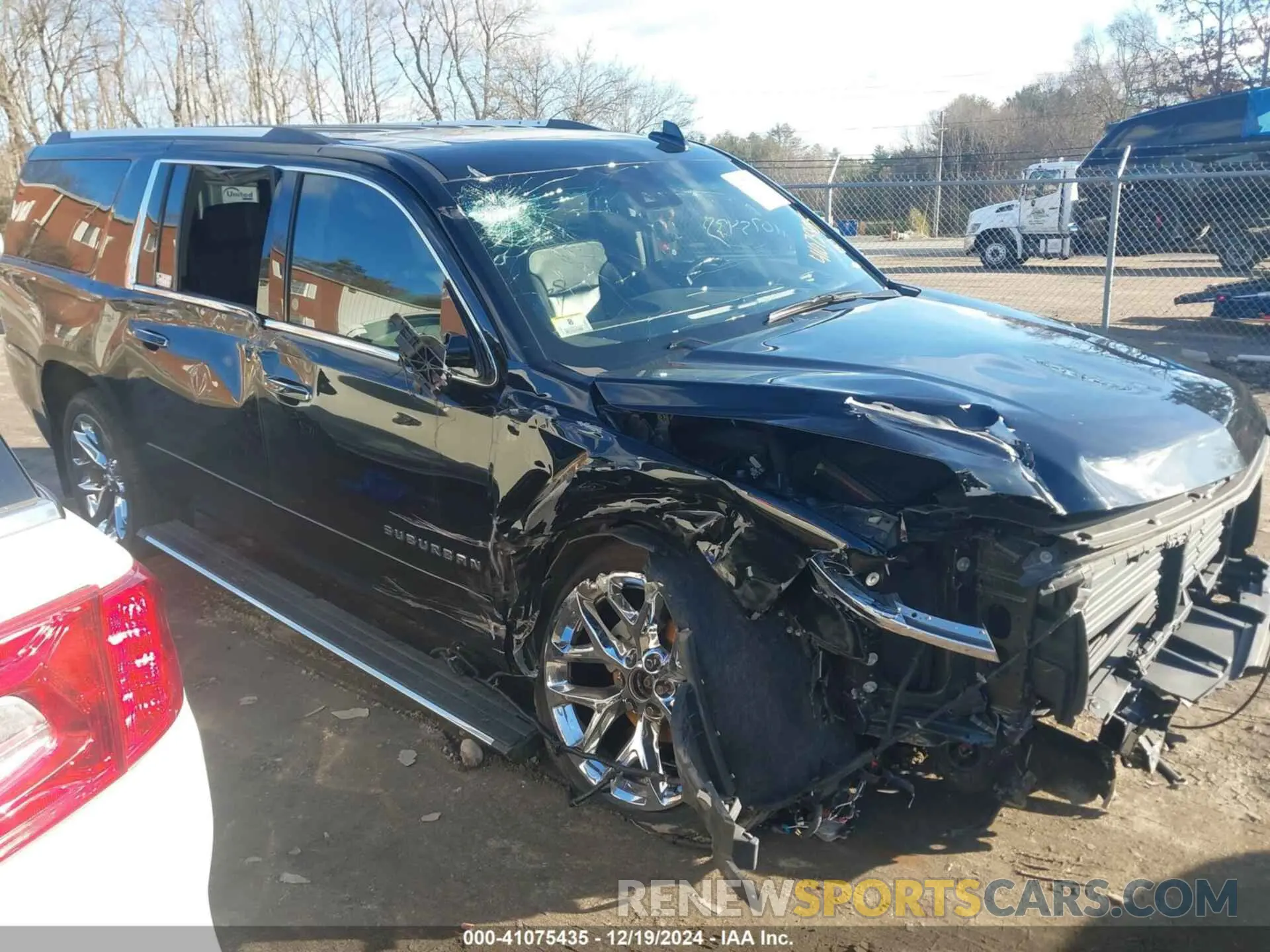 13 fotografías del automóvil dañado 1GNSKJKCXKR111502 CHEVROLET SUBURBAN 2019