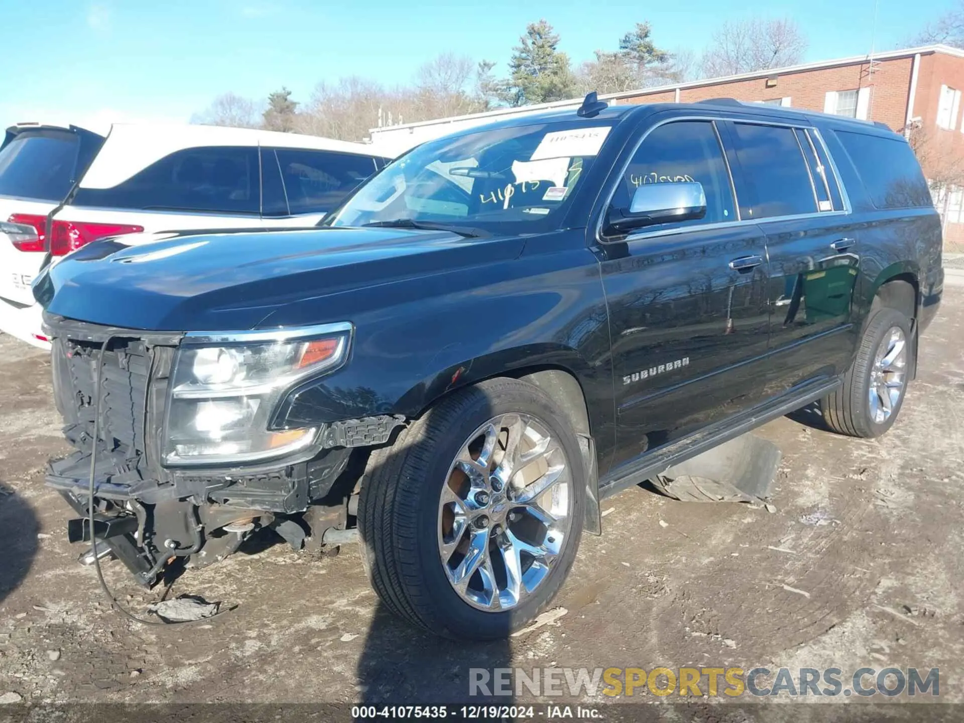 2 fotografías del automóvil dañado 1GNSKJKCXKR111502 CHEVROLET SUBURBAN 2019