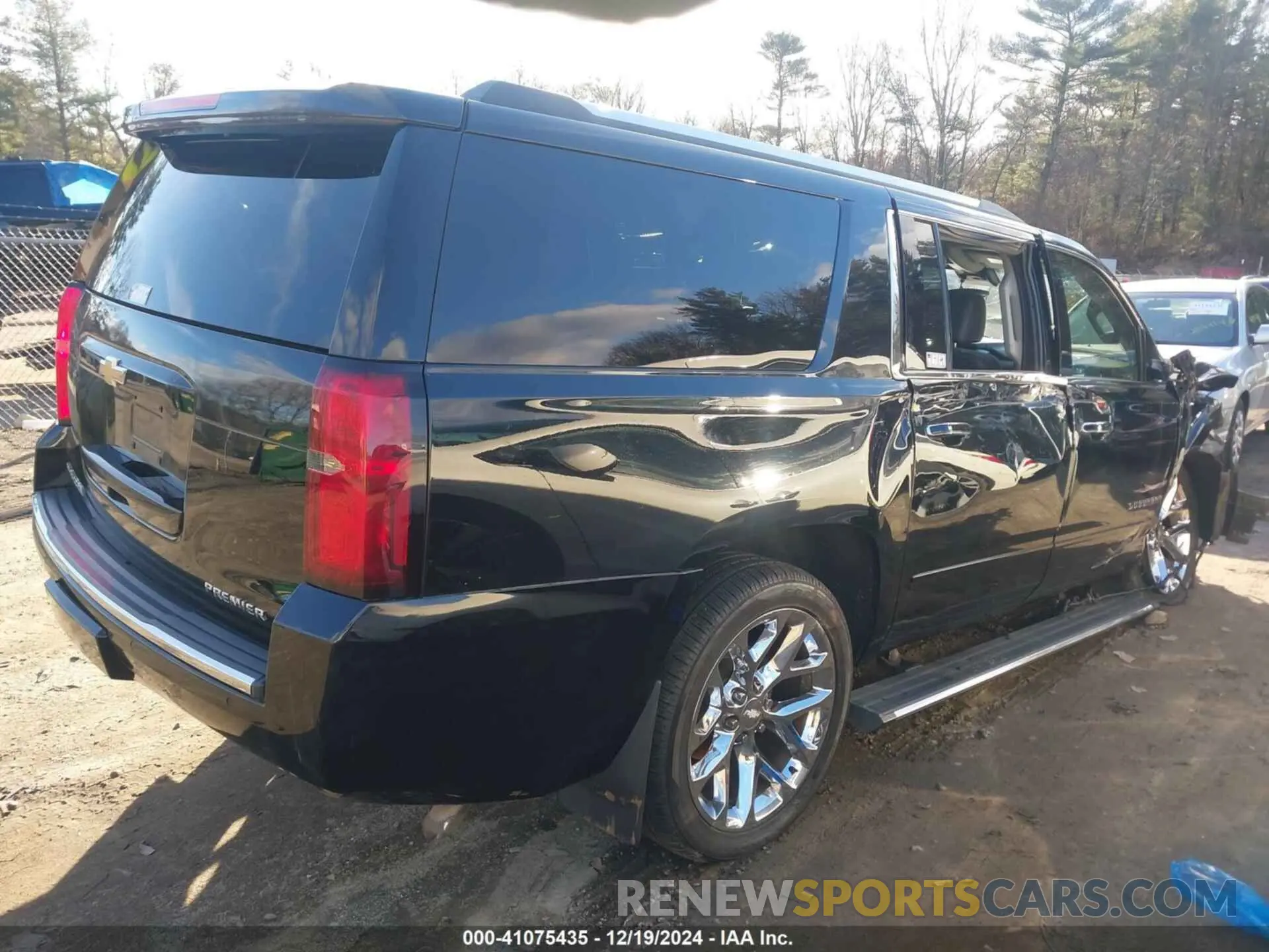 4 fotografías del automóvil dañado 1GNSKJKCXKR111502 CHEVROLET SUBURBAN 2019
