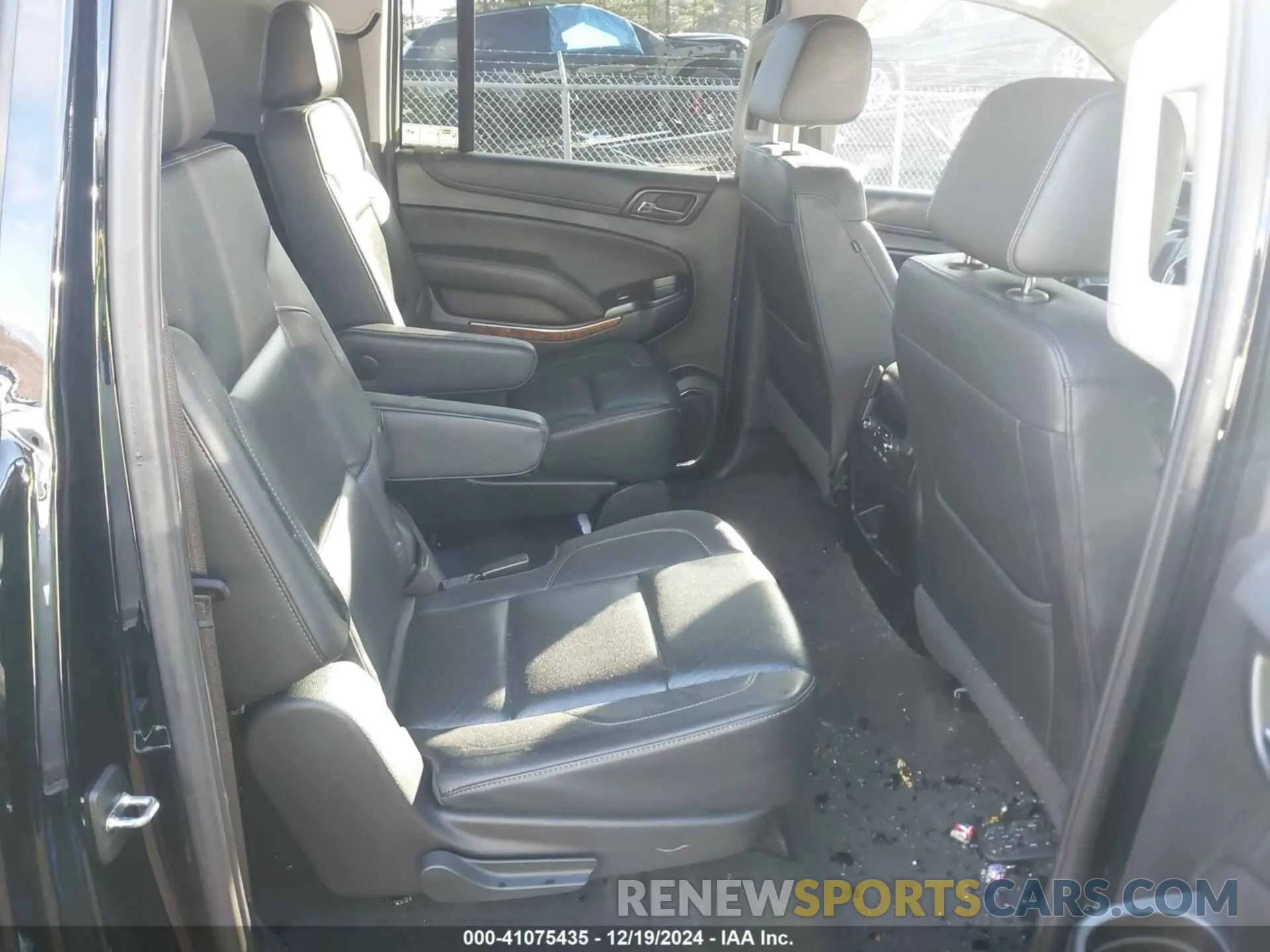 8 fotografías del automóvil dañado 1GNSKJKCXKR111502 CHEVROLET SUBURBAN 2019