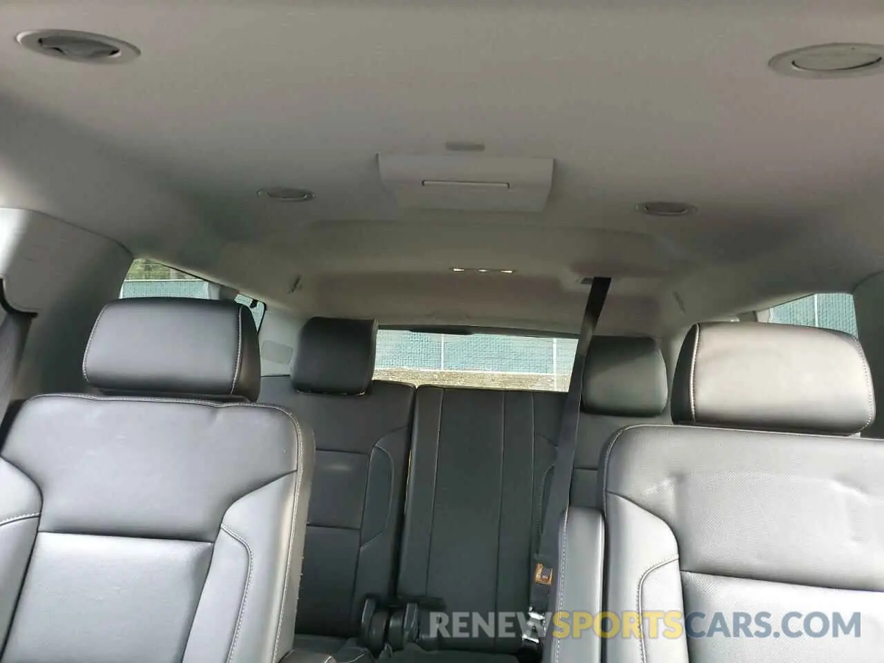 10 fotografías del automóvil dañado 1GNSKJKJ0KR215401 CHEVROLET SUBURBAN 2019