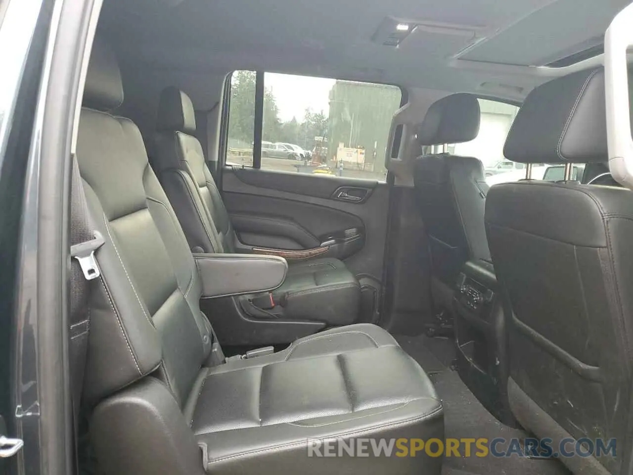 11 fotografías del automóvil dañado 1GNSKJKJ0KR215401 CHEVROLET SUBURBAN 2019