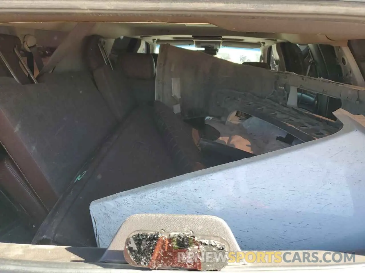 13 fotografías del automóvil dañado 1GNSKJKJ1KR166497 CHEVROLET SUBURBAN 2019