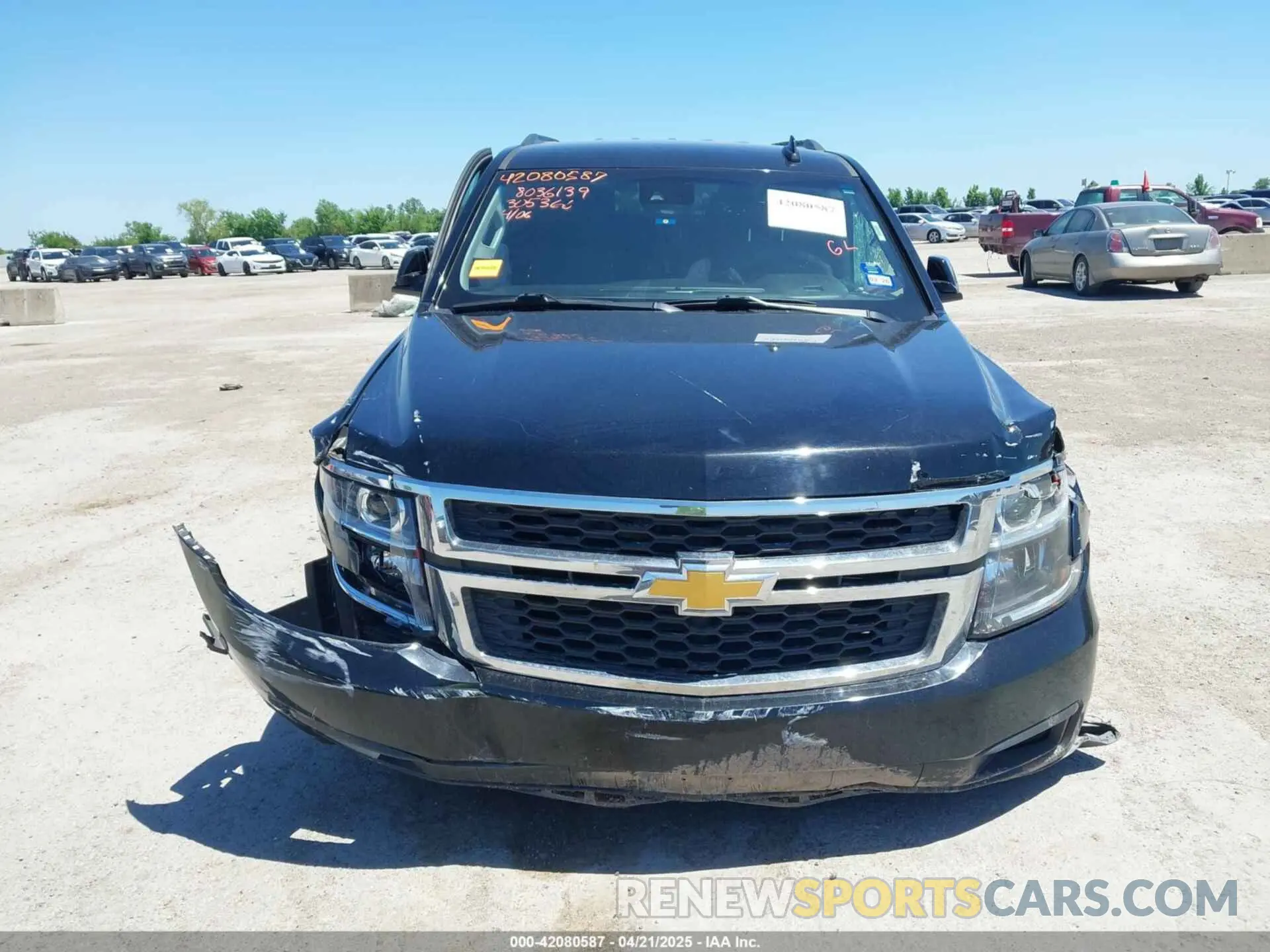12 fotografías del automóvil dañado 1GNSCHKC2LR305366 CHEVROLET SUBURBAN 2020