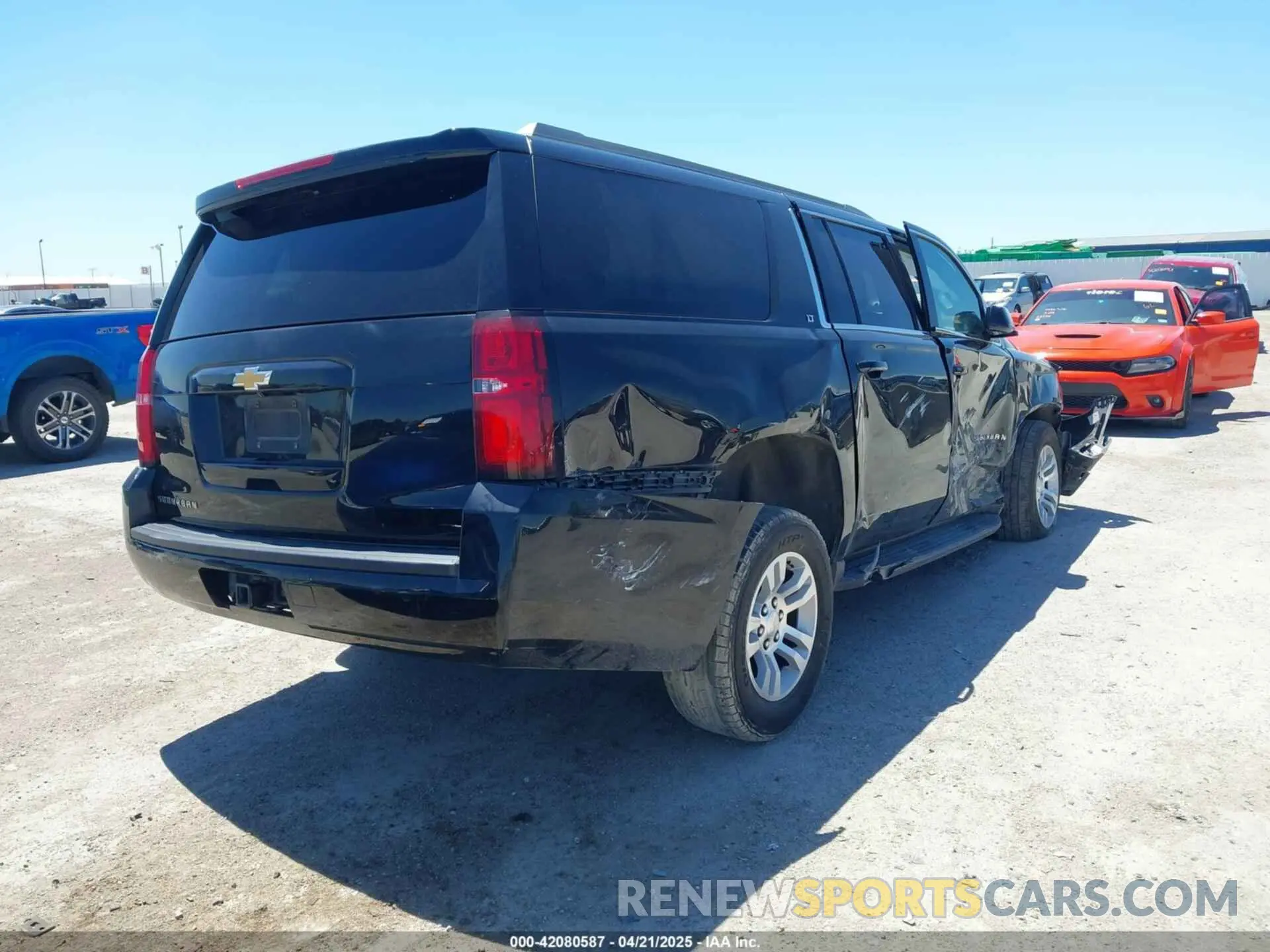 4 fotografías del automóvil dañado 1GNSCHKC2LR305366 CHEVROLET SUBURBAN 2020