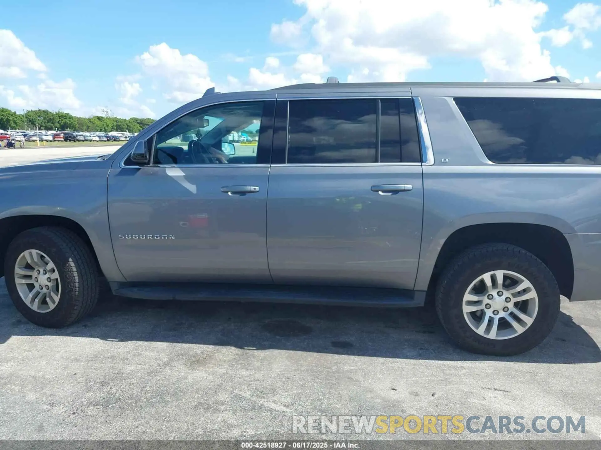 14 fotografías del automóvil dañado 1GNSCHKC4LR302047 CHEVROLET SUBURBAN 2020