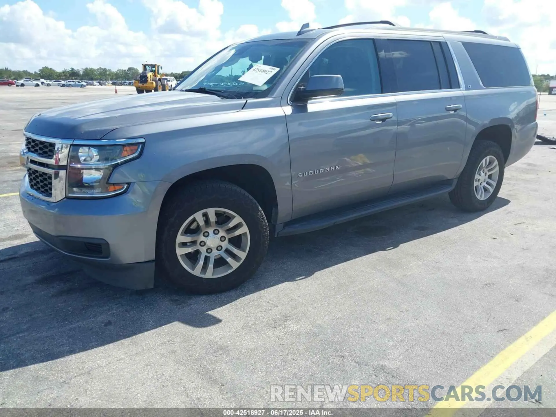 2 fotografías del automóvil dañado 1GNSCHKC4LR302047 CHEVROLET SUBURBAN 2020