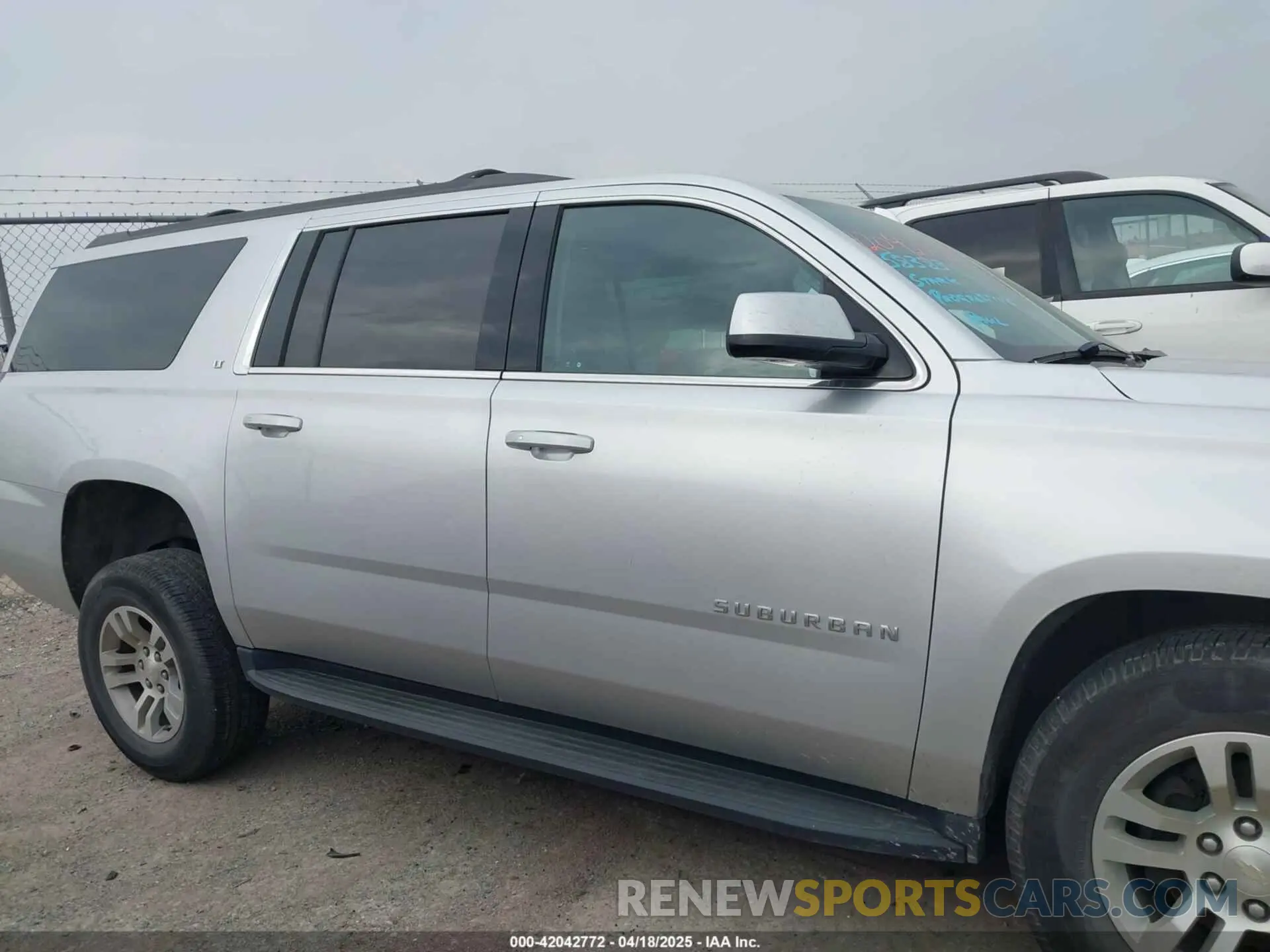 13 fotografías del automóvil dañado 1GNSCHKC6LR265468 CHEVROLET SUBURBAN 2020