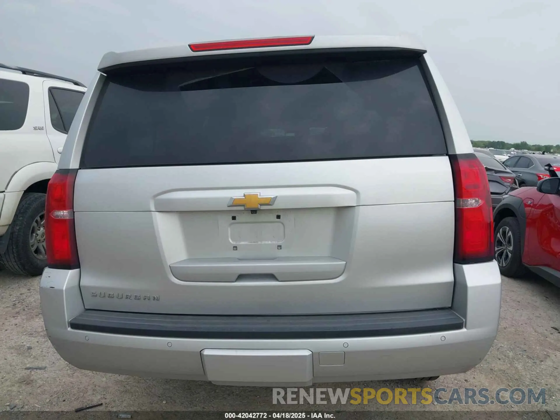 16 fotografías del automóvil dañado 1GNSCHKC6LR265468 CHEVROLET SUBURBAN 2020