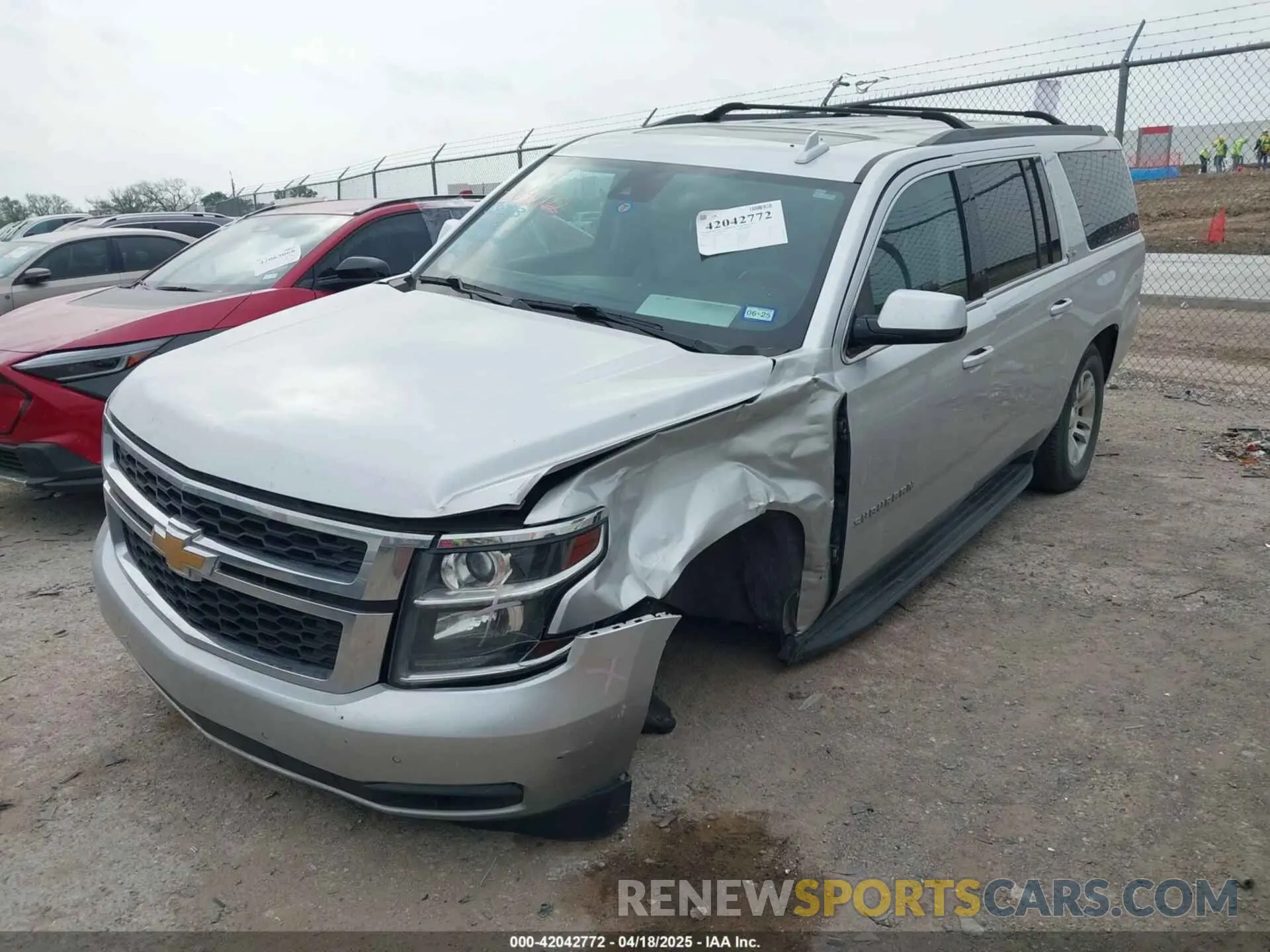 2 fotografías del automóvil dañado 1GNSCHKC6LR265468 CHEVROLET SUBURBAN 2020
