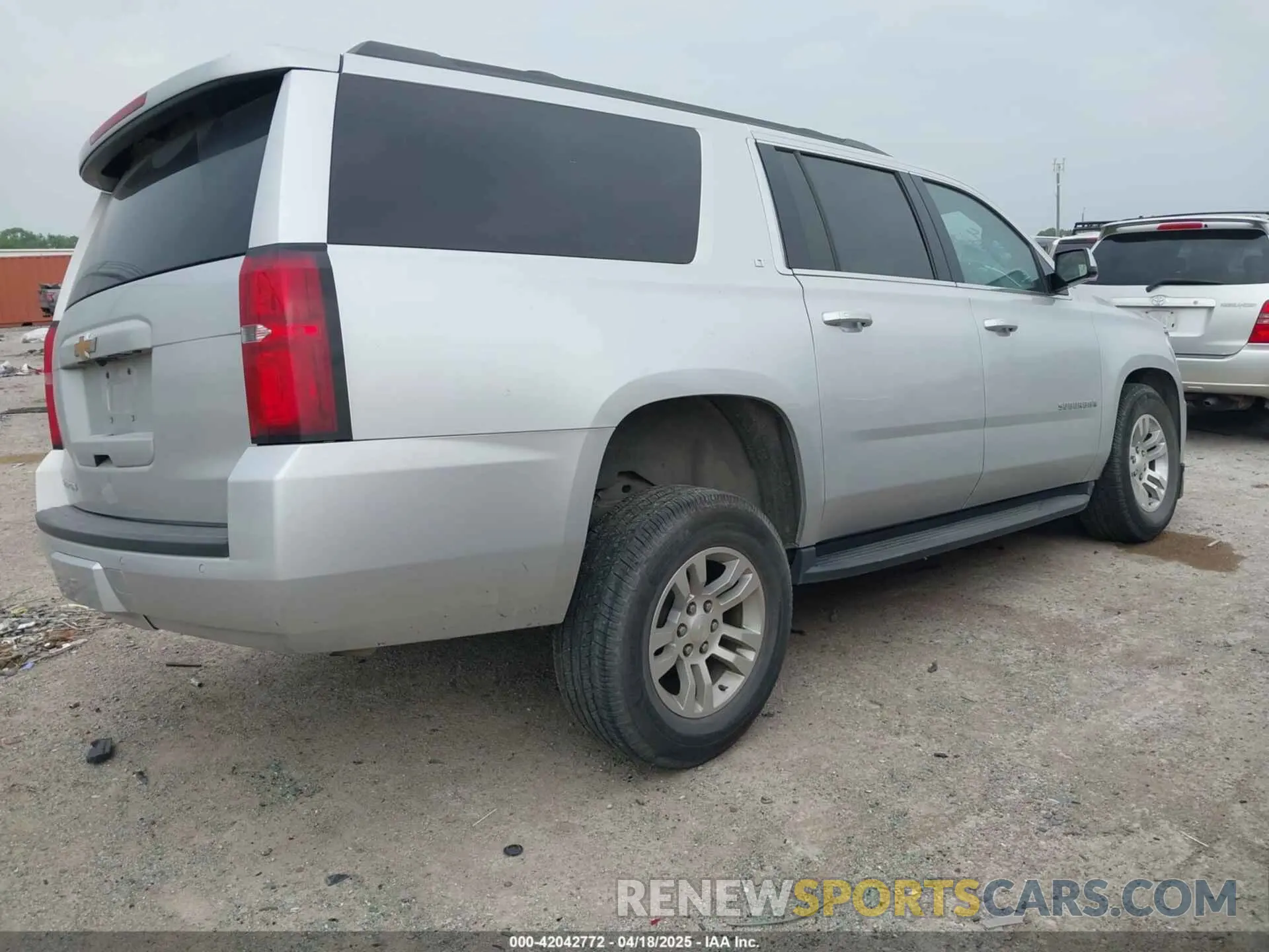 4 fotografías del automóvil dañado 1GNSCHKC6LR265468 CHEVROLET SUBURBAN 2020
