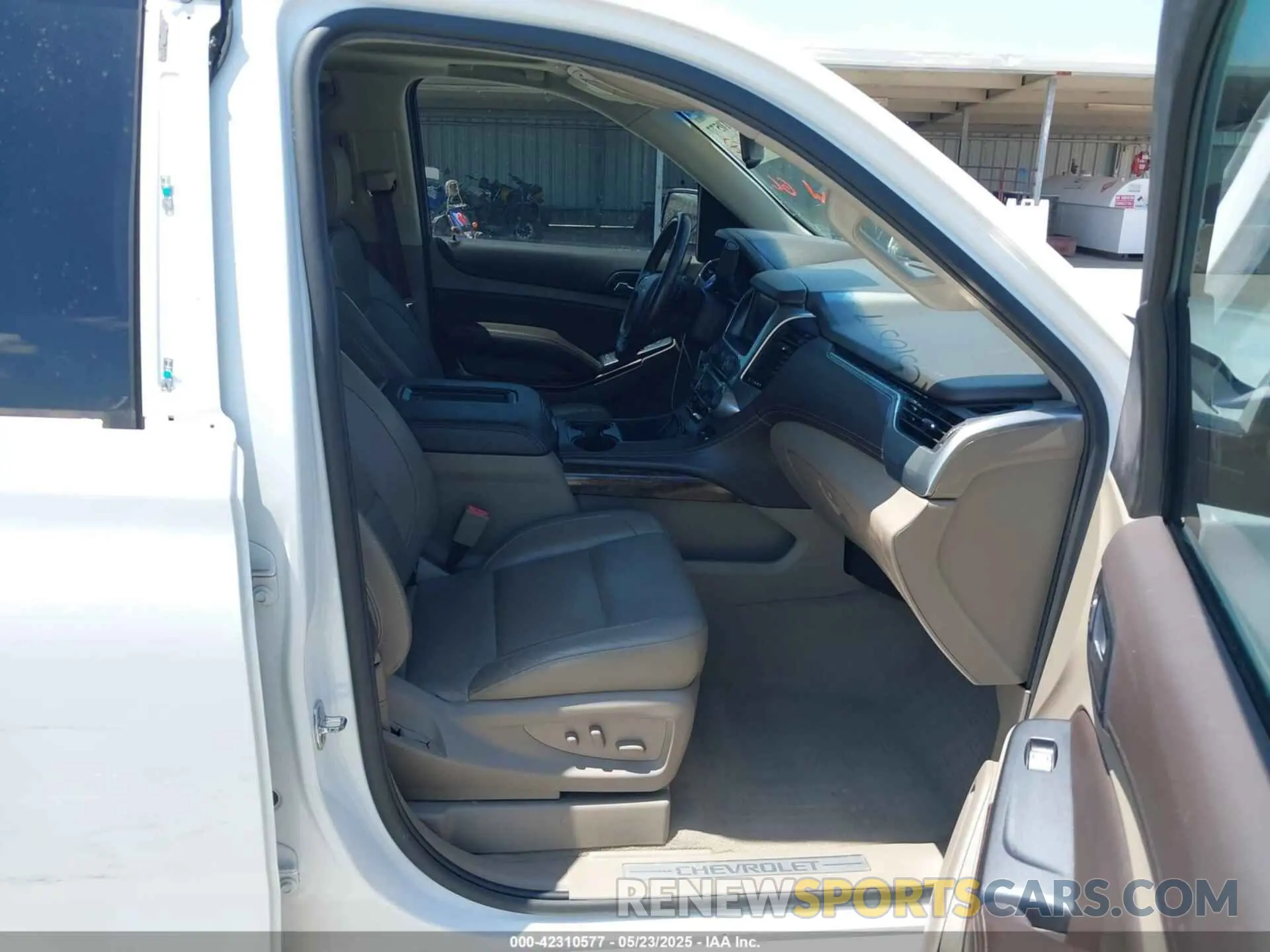 5 fotografías del automóvil dañado 1GNSCHKC6LR287101 CHEVROLET SUBURBAN 2020