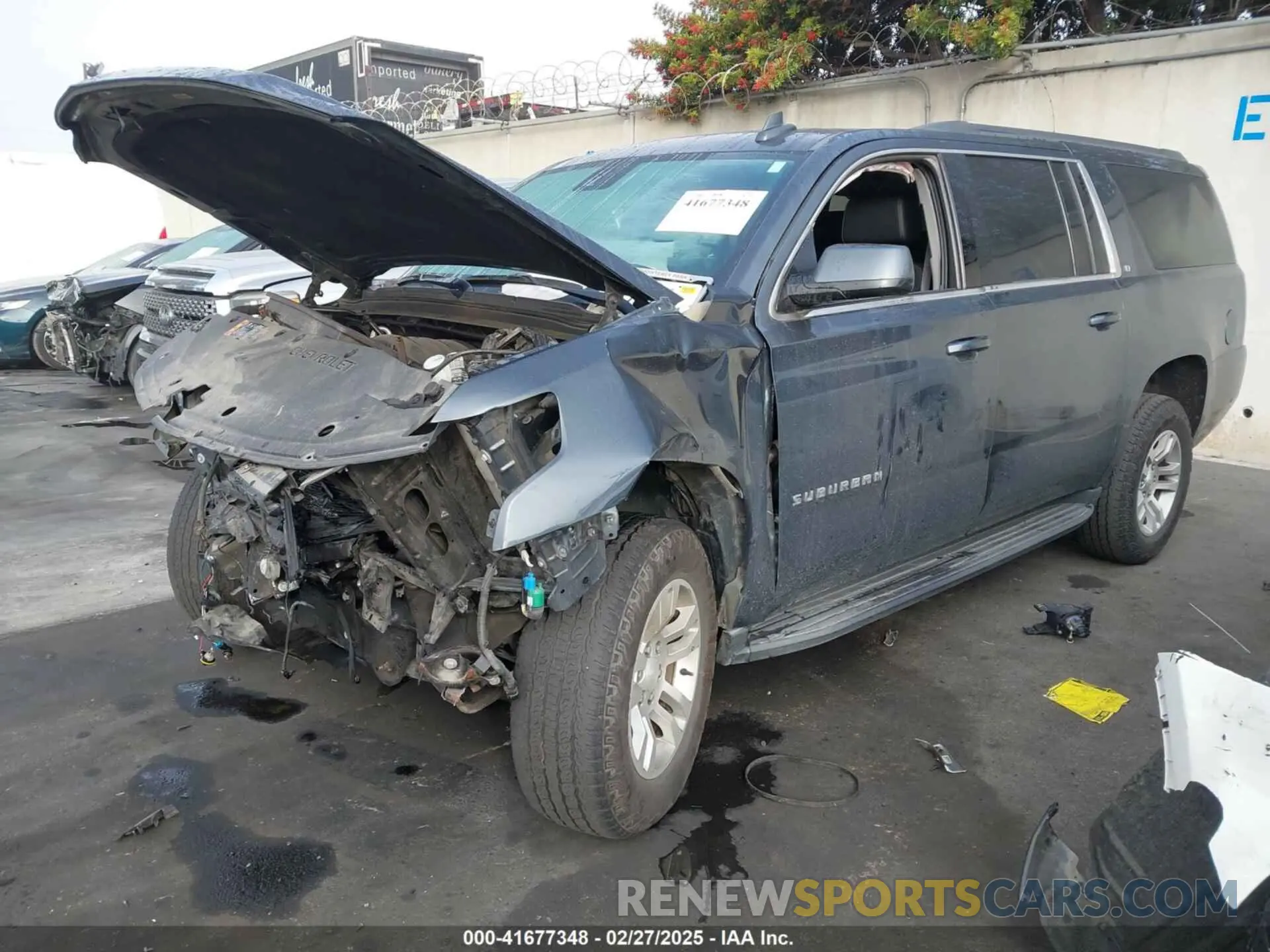 2 fotografías del automóvil dañado 1GNSCHKC8LR151570 CHEVROLET SUBURBAN 2020