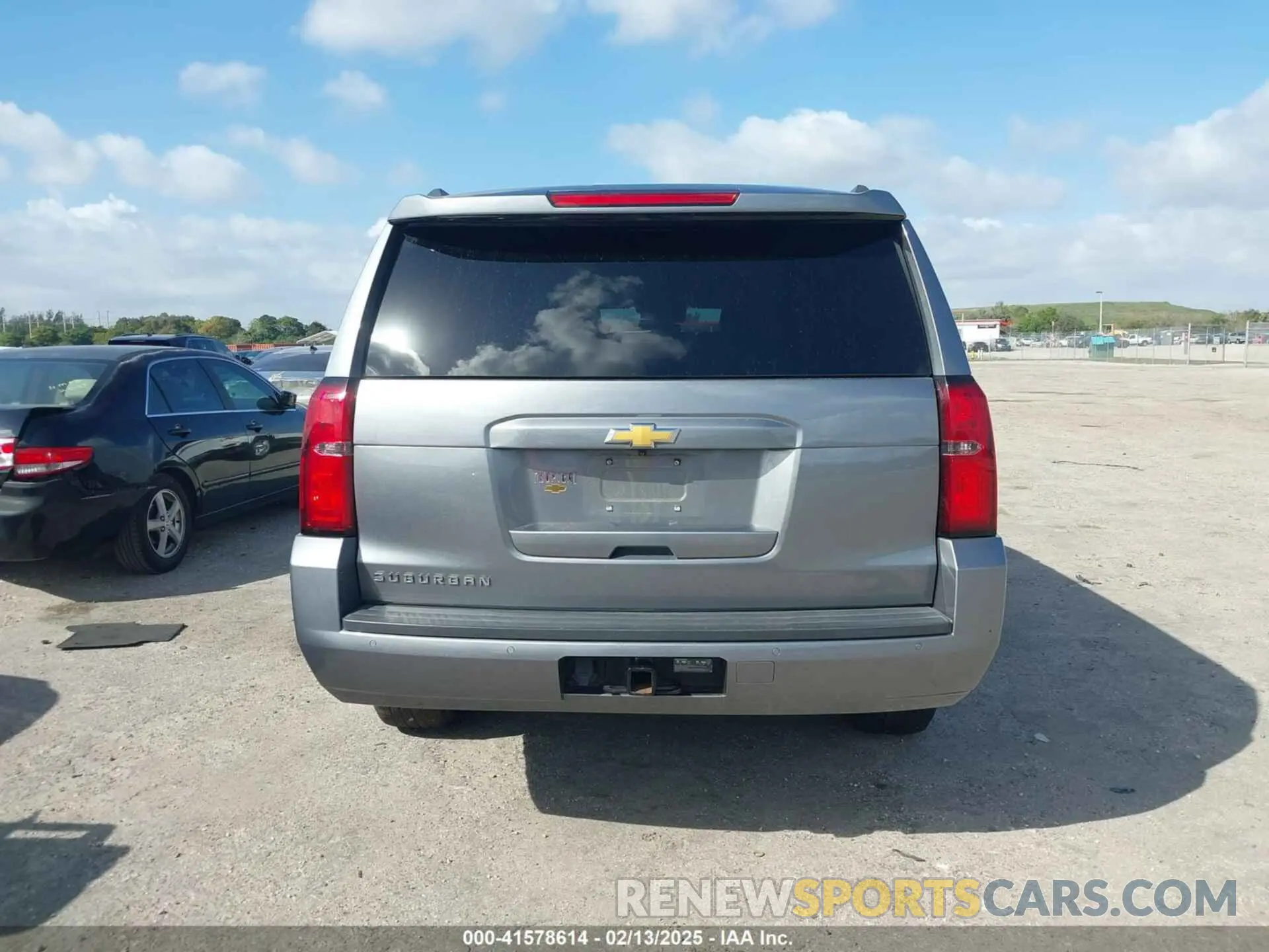 16 fotografías del automóvil dañado 1GNSCHKC8LR157188 CHEVROLET SUBURBAN 2020