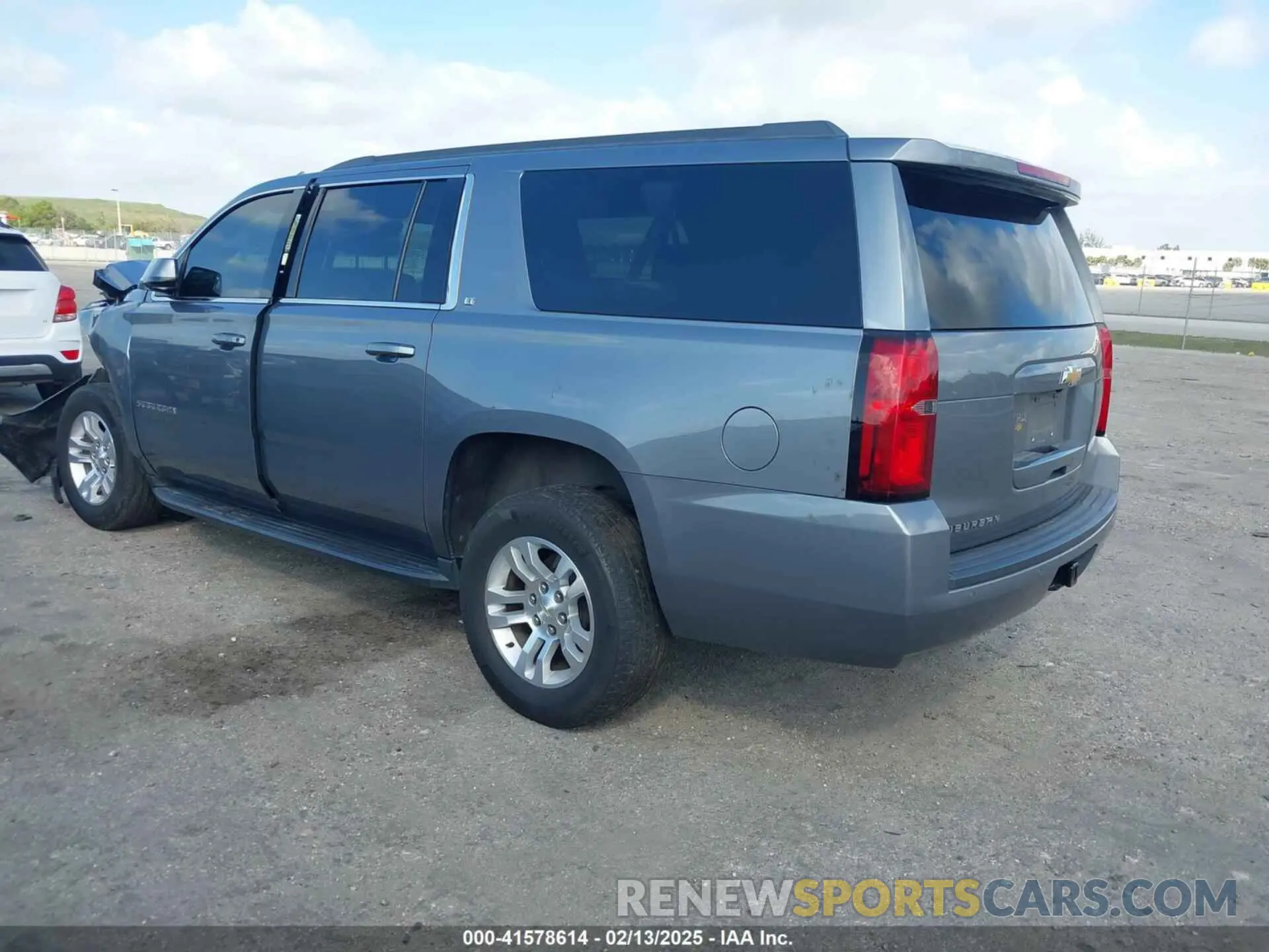 3 fotografías del automóvil dañado 1GNSCHKC8LR157188 CHEVROLET SUBURBAN 2020