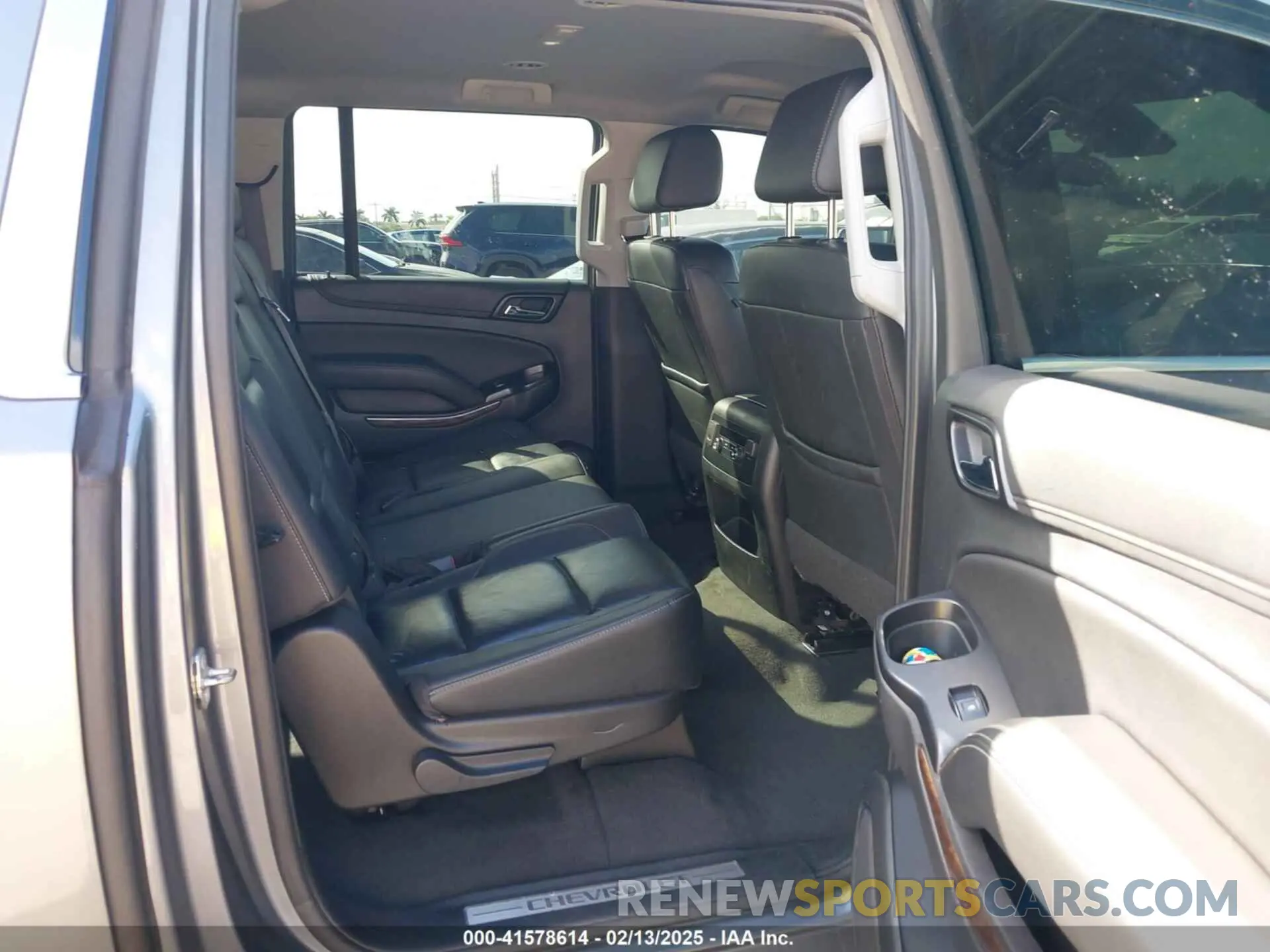 8 fotografías del automóvil dañado 1GNSCHKC8LR157188 CHEVROLET SUBURBAN 2020