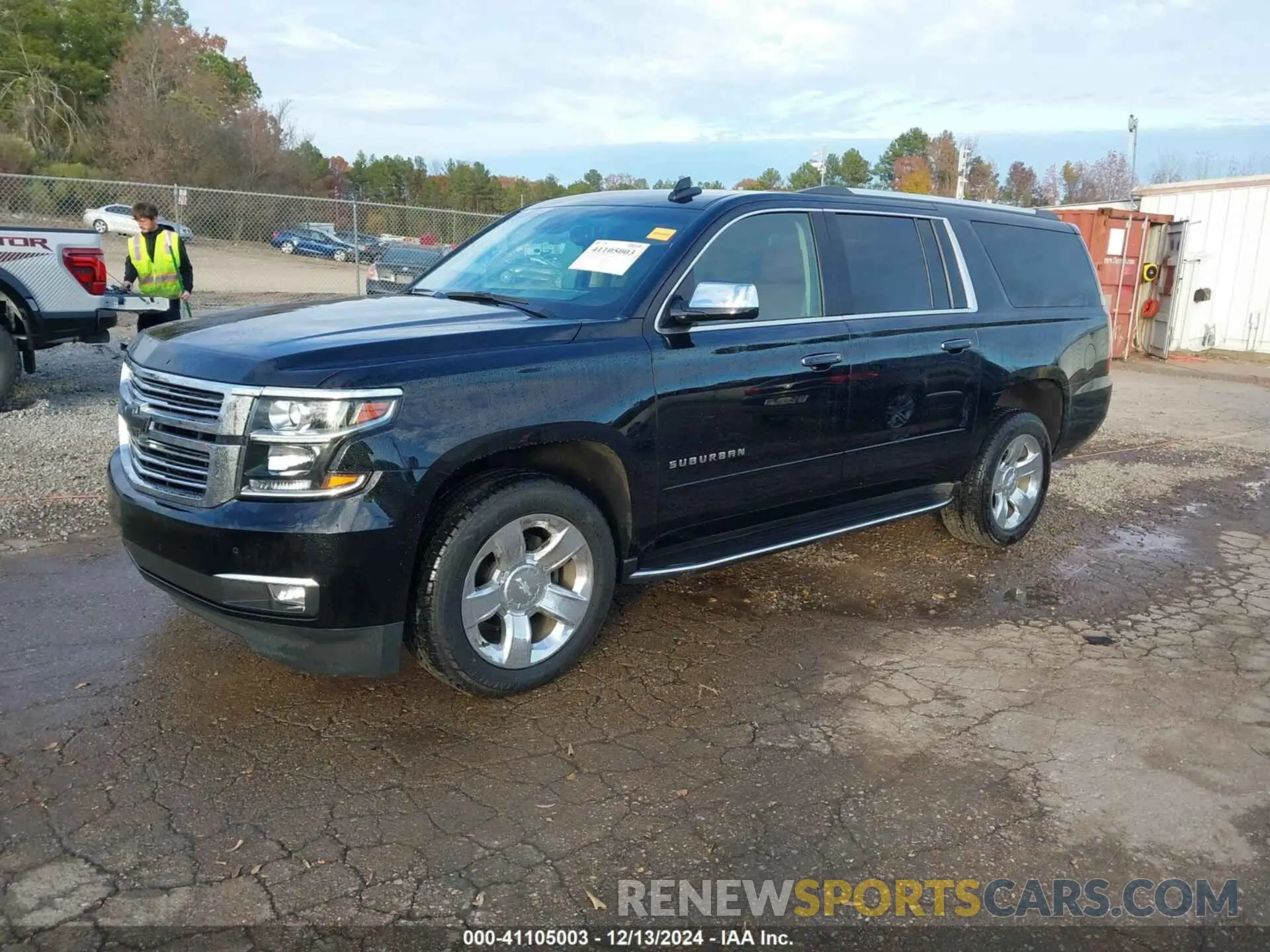 2 fotografías del automóvil dañado 1GNSCJKC0LR121728 CHEVROLET SUBURBAN 2020