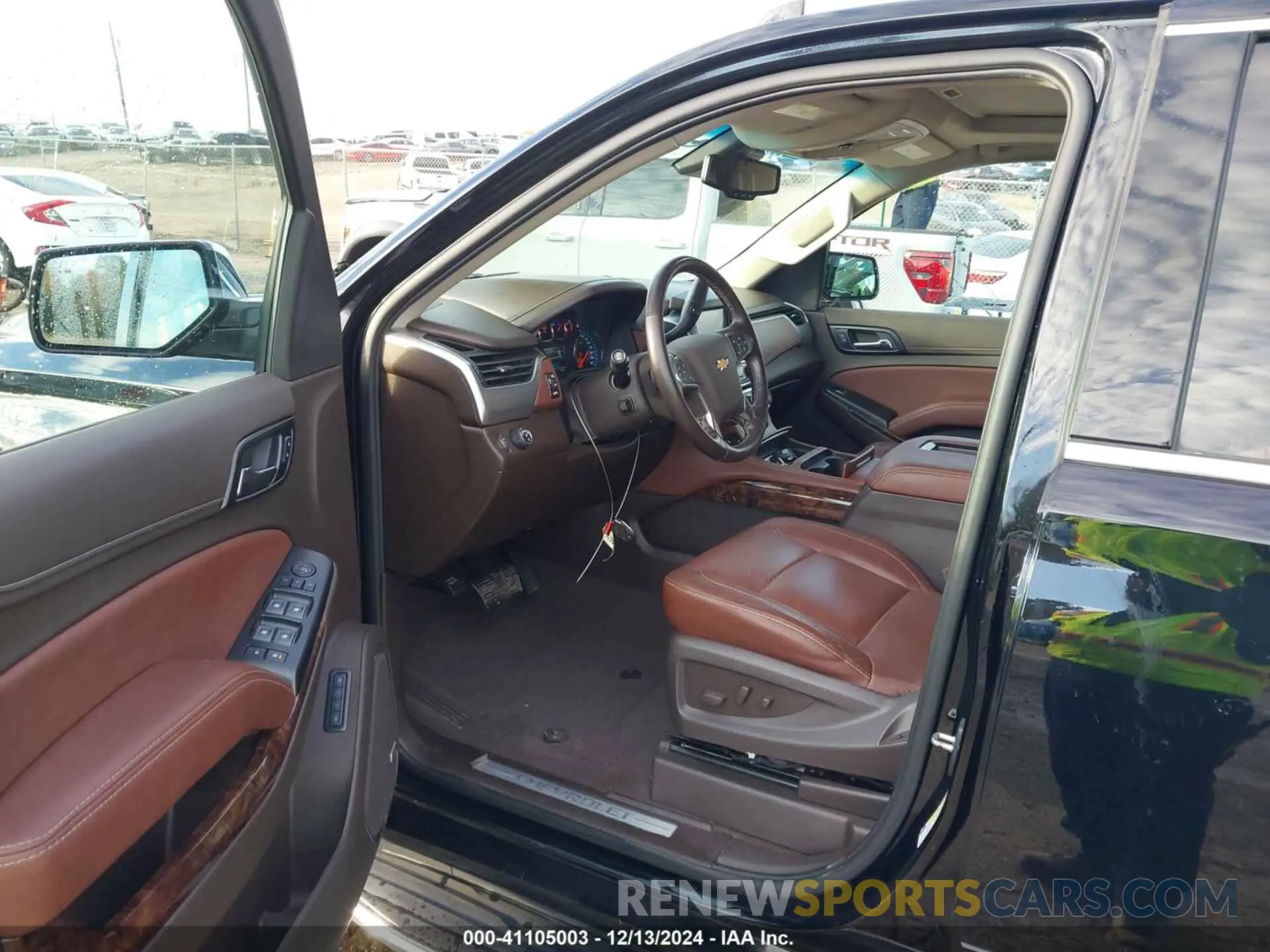 5 fotografías del automóvil dañado 1GNSCJKC0LR121728 CHEVROLET SUBURBAN 2020