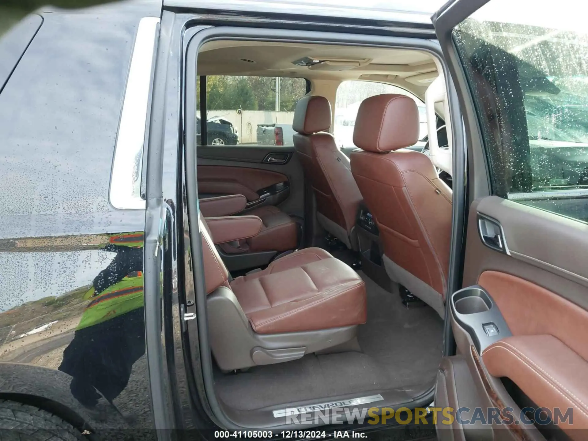 8 fotografías del automóvil dañado 1GNSCJKC0LR121728 CHEVROLET SUBURBAN 2020