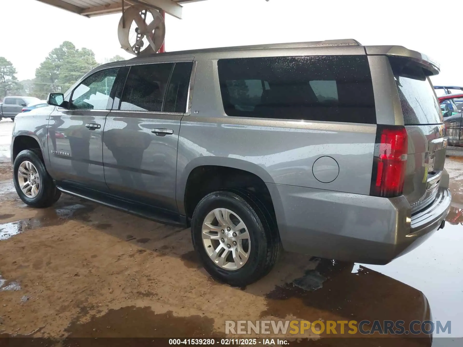 3 fotografías del automóvil dañado 1GNSKHKC0LR282818 CHEVROLET SUBURBAN 2020