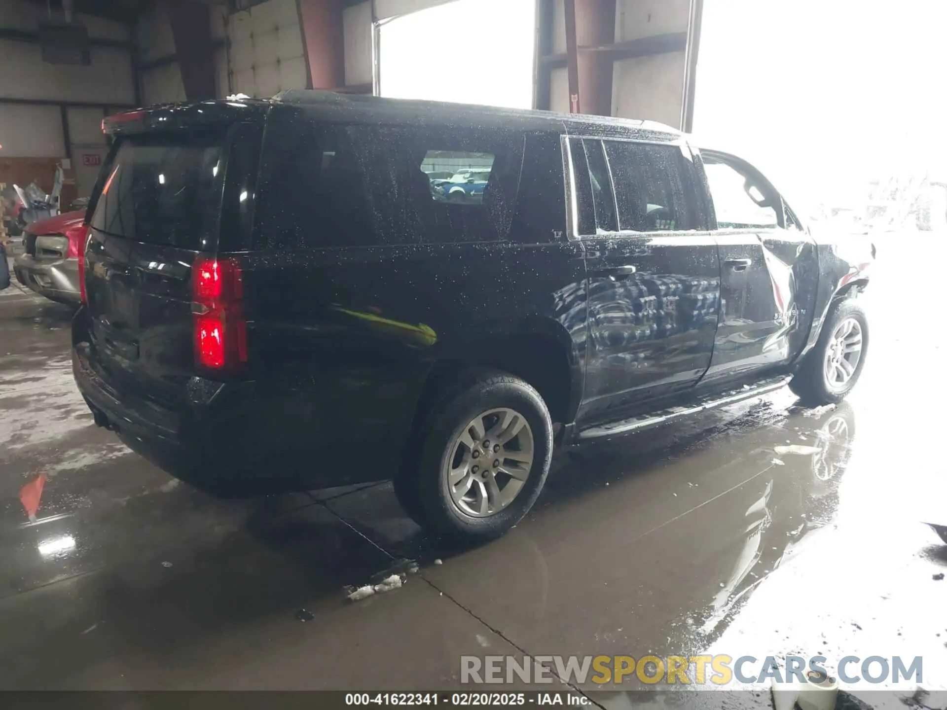 4 fotografías del automóvil dañado 1GNSKHKC2LR111388 CHEVROLET SUBURBAN 2020