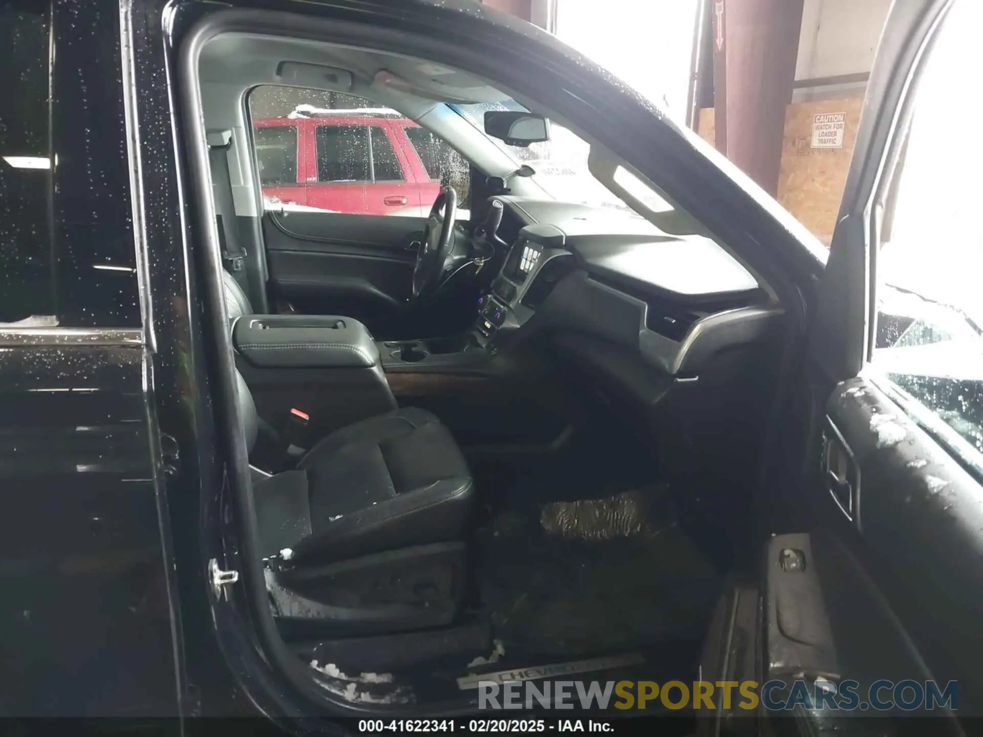 5 fotografías del automóvil dañado 1GNSKHKC2LR111388 CHEVROLET SUBURBAN 2020
