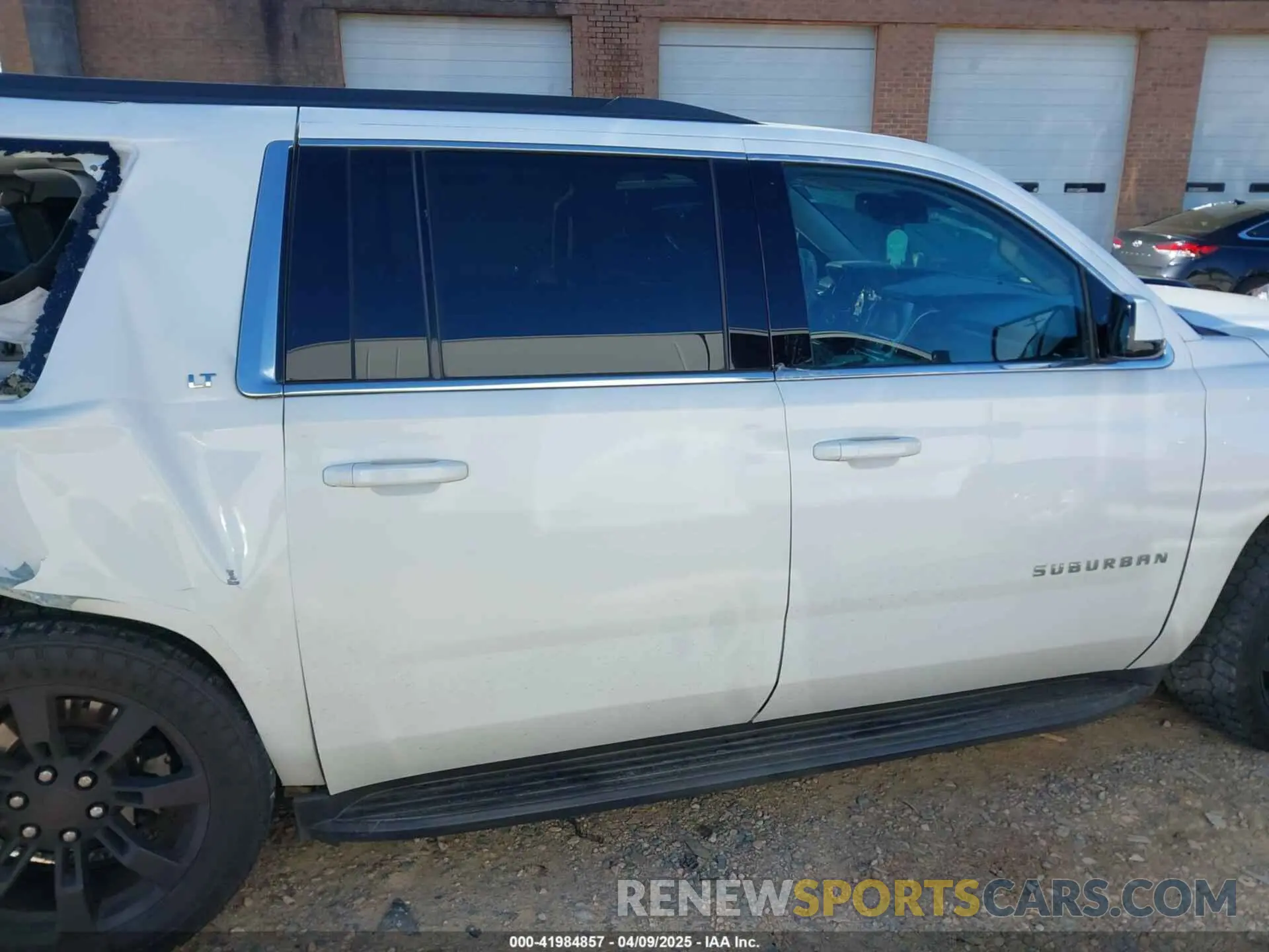 13 fotografías del automóvil dañado 1GNSKHKC2LR112606 CHEVROLET SUBURBAN 2020