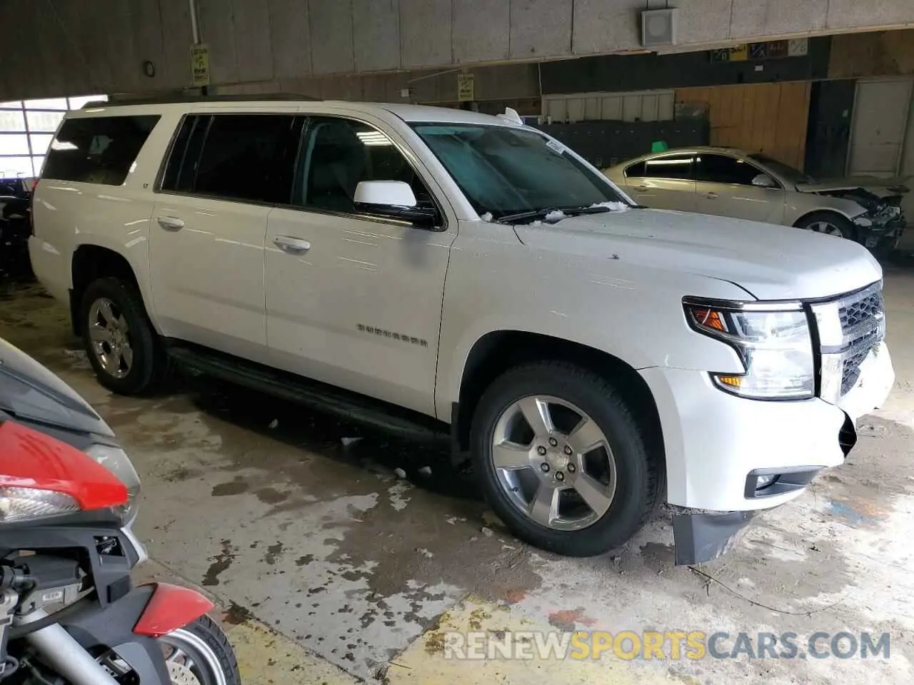 4 fotografías del automóvil dañado 1GNSKHKC2LR187449 CHEVROLET SUBURBAN 2020