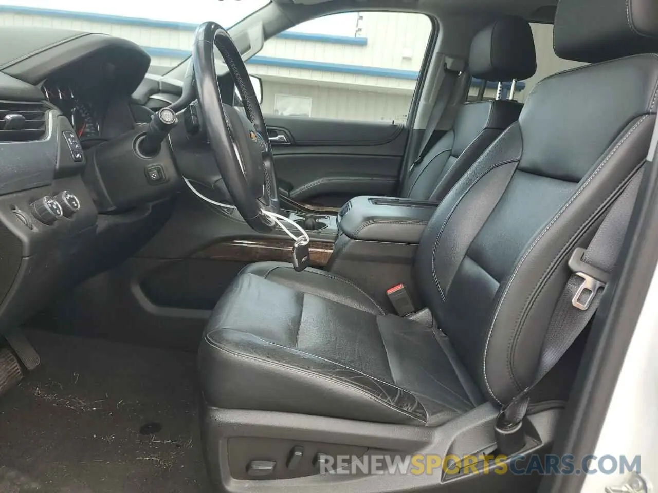 7 fotografías del automóvil dañado 1GNSKHKC3LR277936 CHEVROLET SUBURBAN 2020