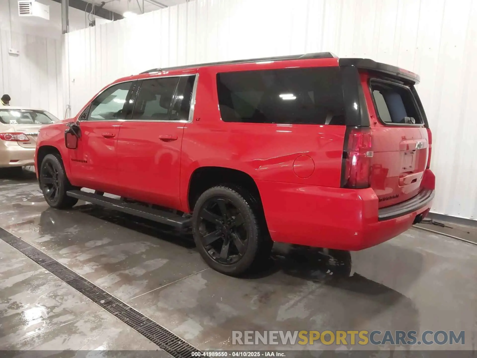 3 fotografías del automóvil dañado 1GNSKHKC5LR160729 CHEVROLET SUBURBAN 2020