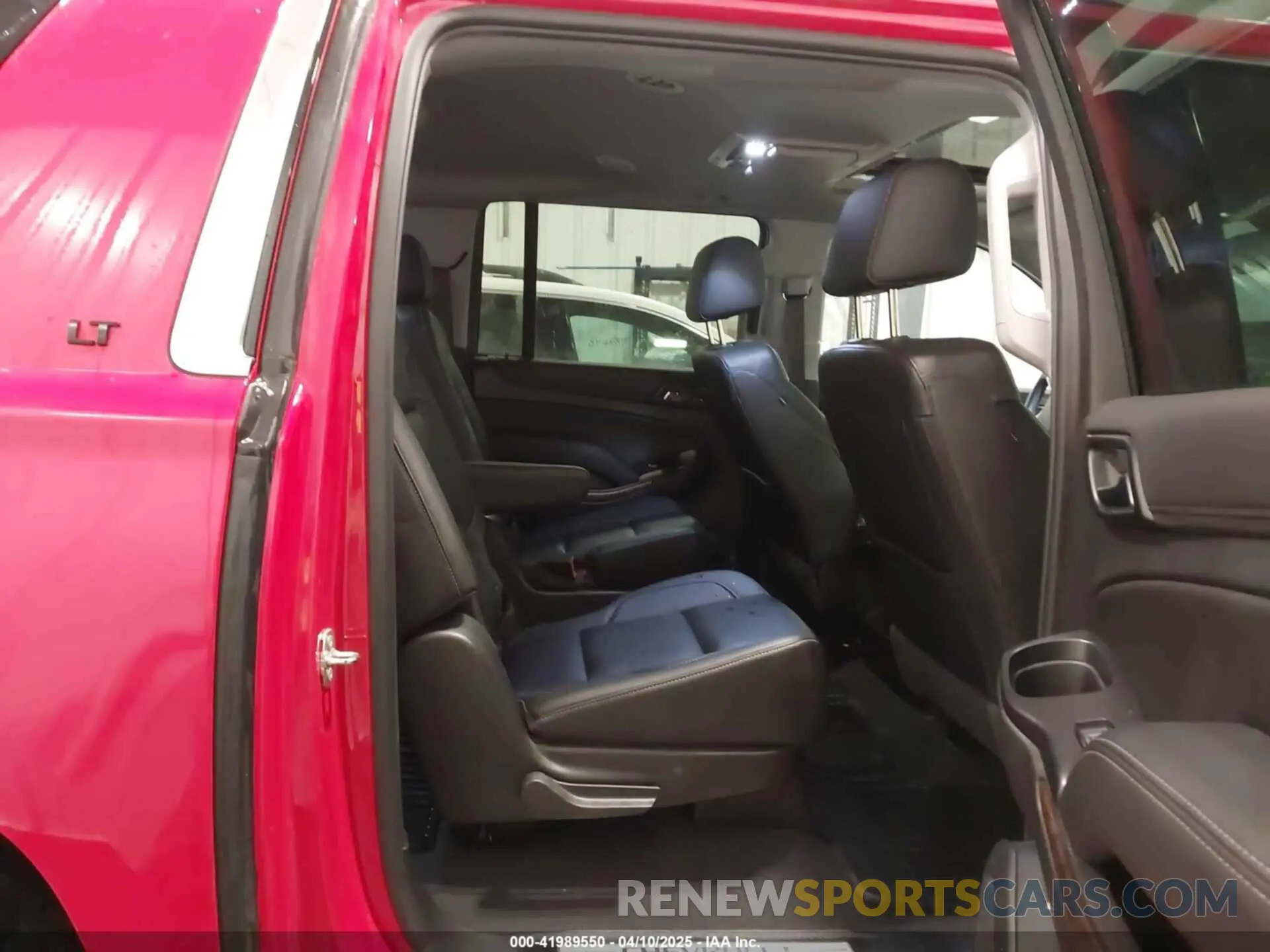 8 fotografías del automóvil dañado 1GNSKHKC5LR160729 CHEVROLET SUBURBAN 2020