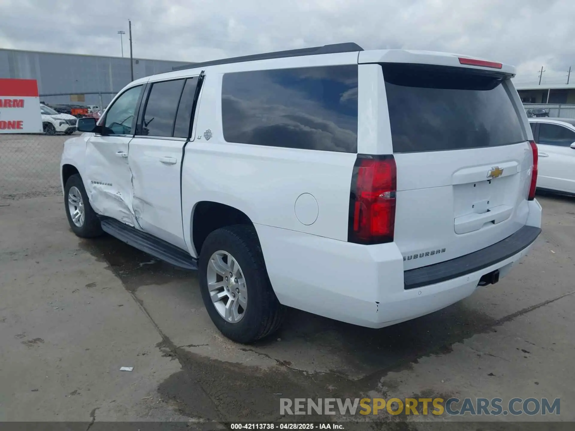 3 fotografías del automóvil dañado 1GNSKHKC5LR273483 CHEVROLET SUBURBAN 2020